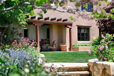 196 Circle Drive Santa Fe NM 87501