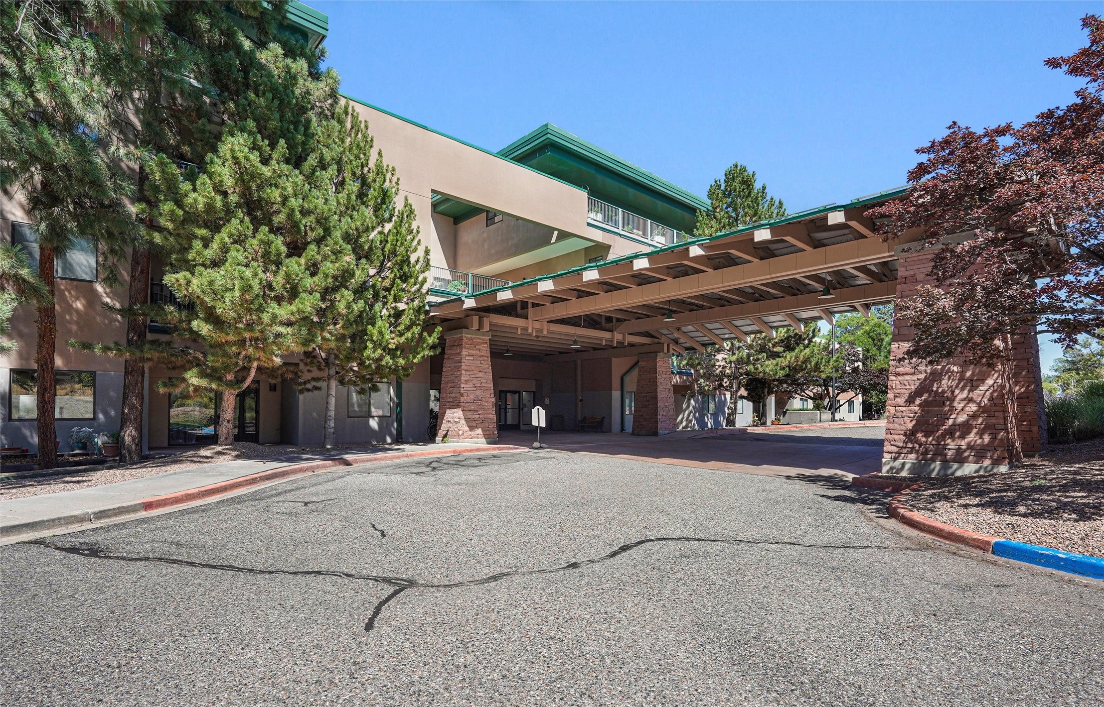 1001 Oppenheimer 209 - Photo 2