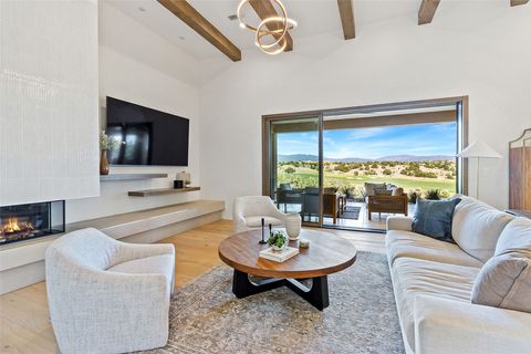 10 Calle Arbusto Santa Fe NM 87506