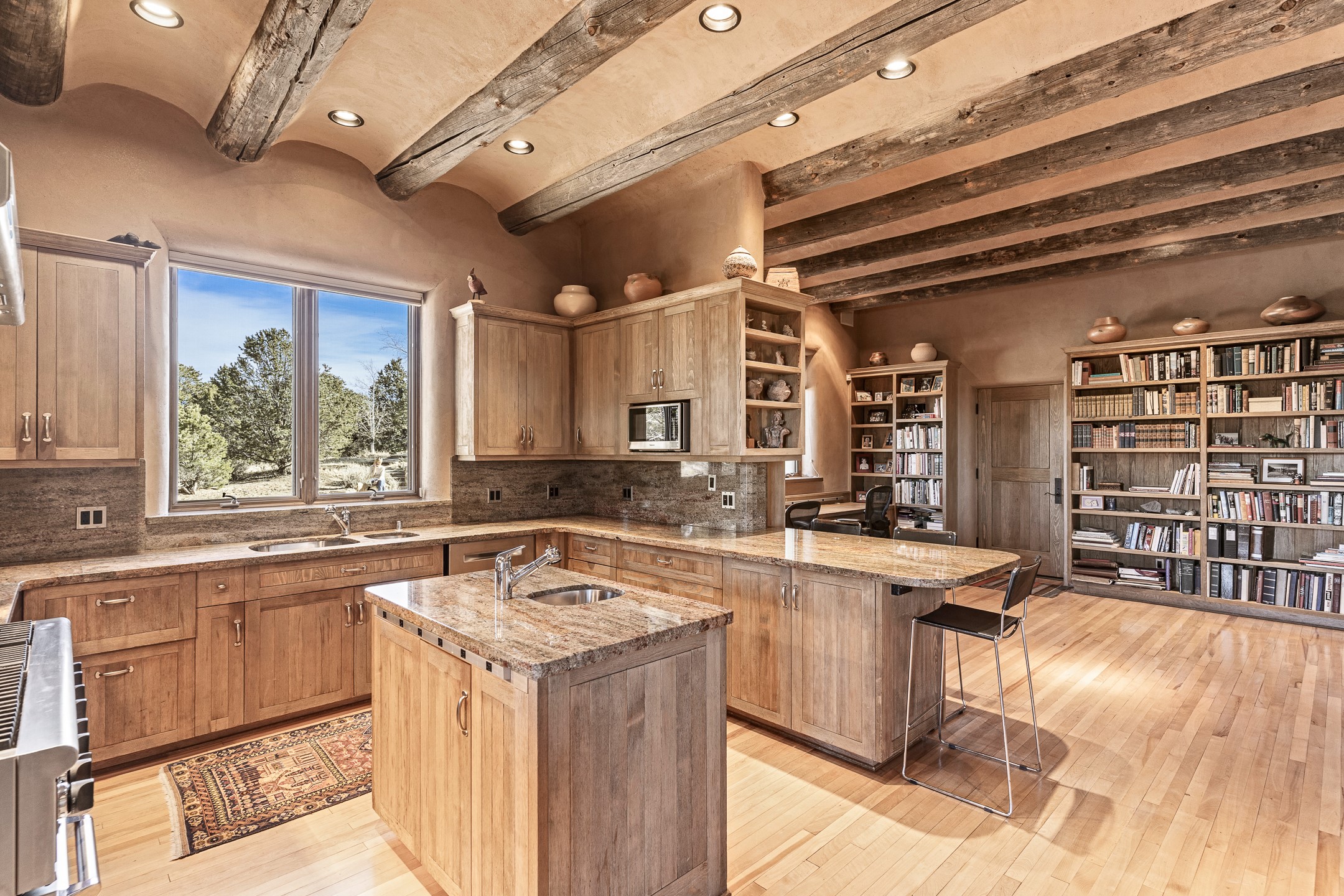 128 Outlaw Trail, Ranchos de Taos, New Mexico image 15