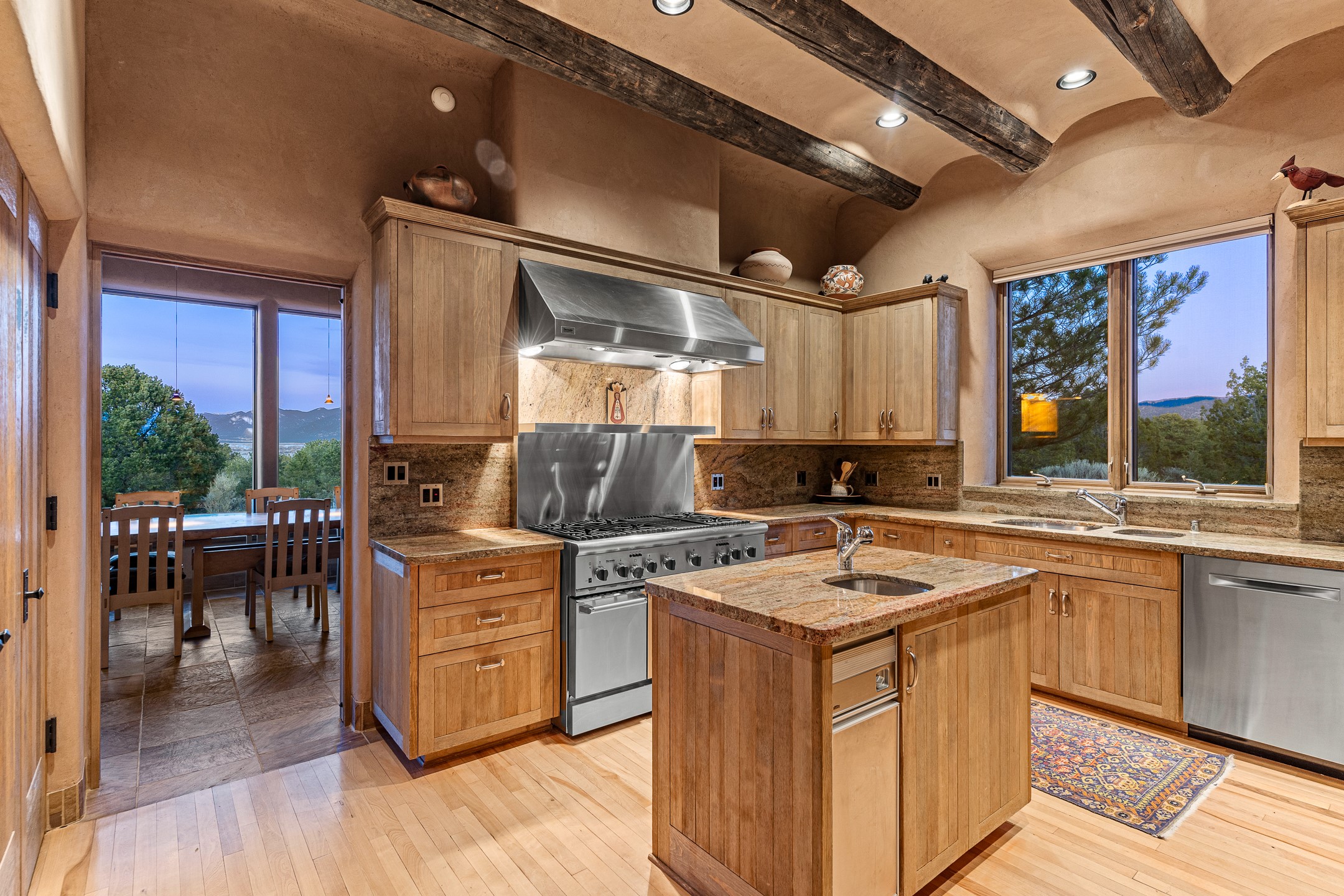 128 Outlaw Trail, Ranchos de Taos, New Mexico image 17