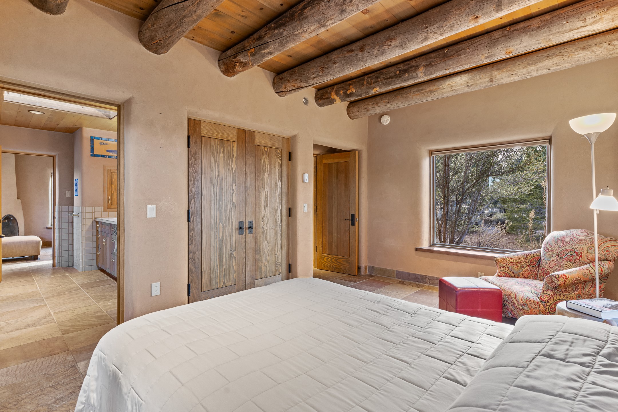 128 Outlaw Trail, Ranchos de Taos, New Mexico image 33