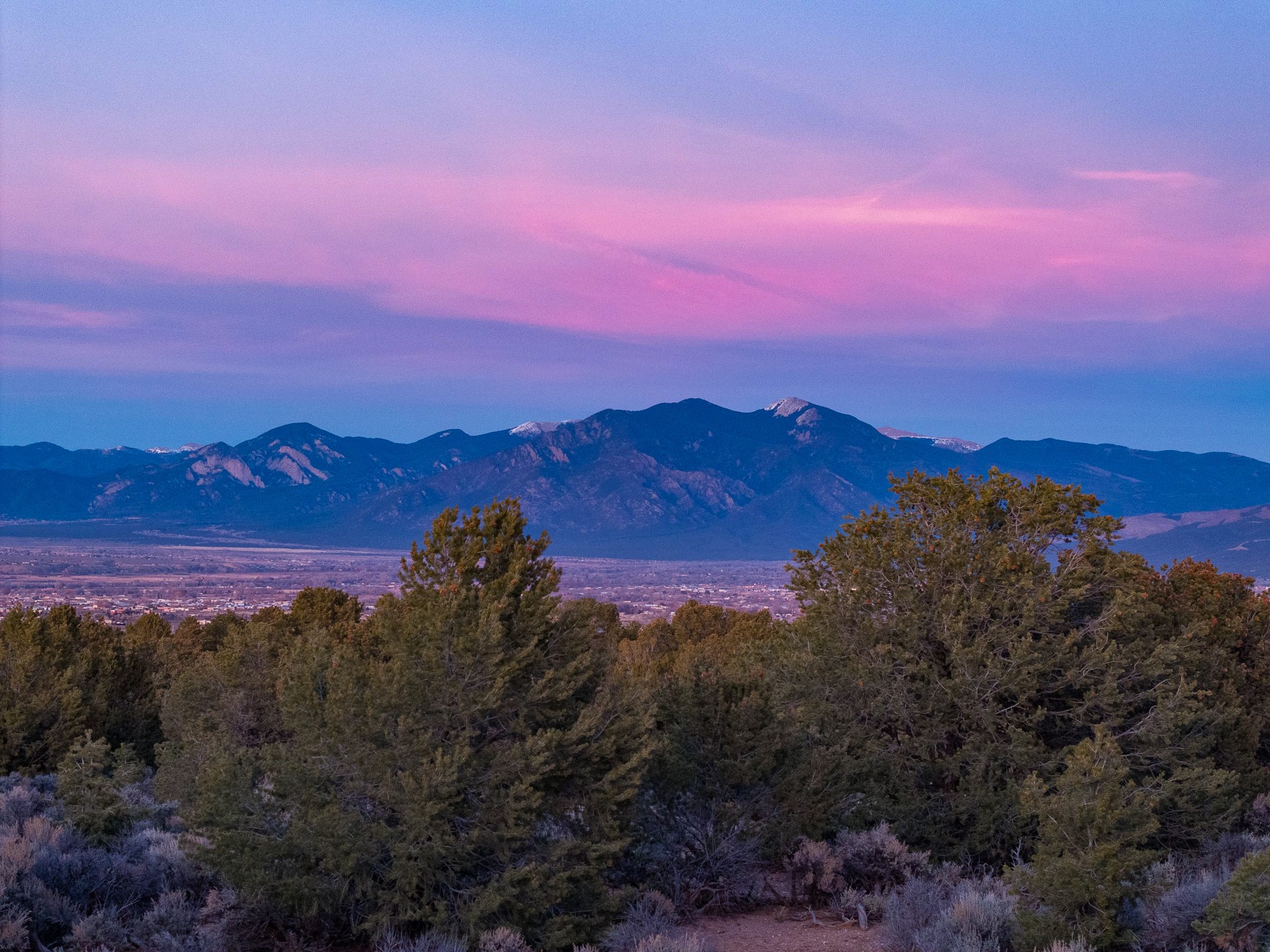 128 Outlaw Trail, Ranchos de Taos, New Mexico image 27