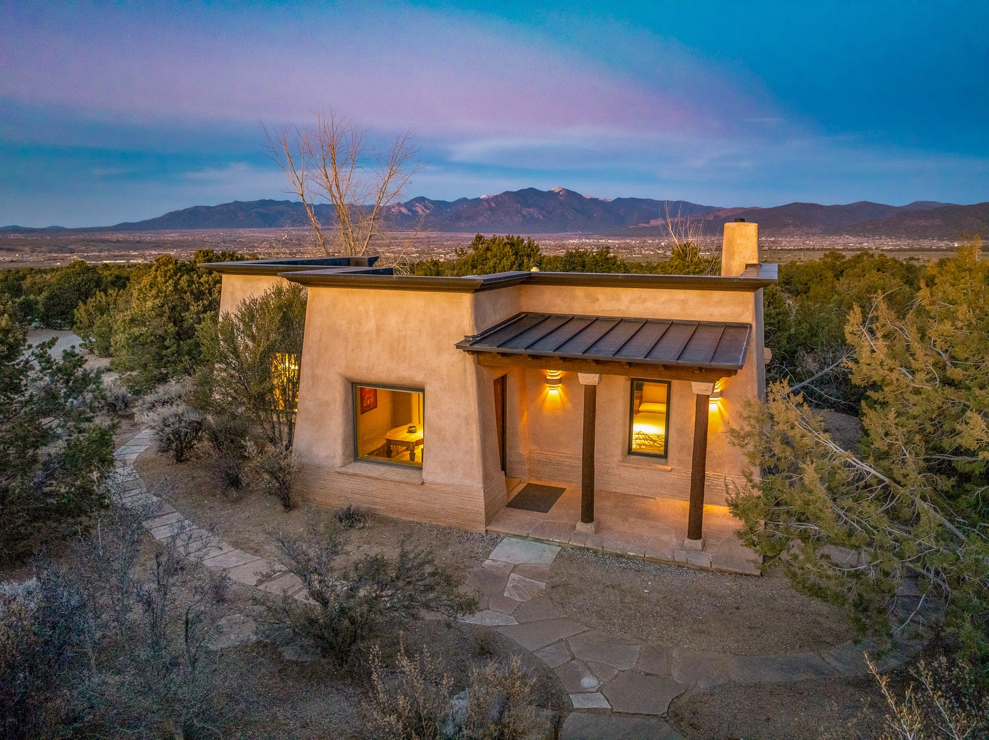 128 Outlaw Trail, Ranchos de Taos, New Mexico image 28