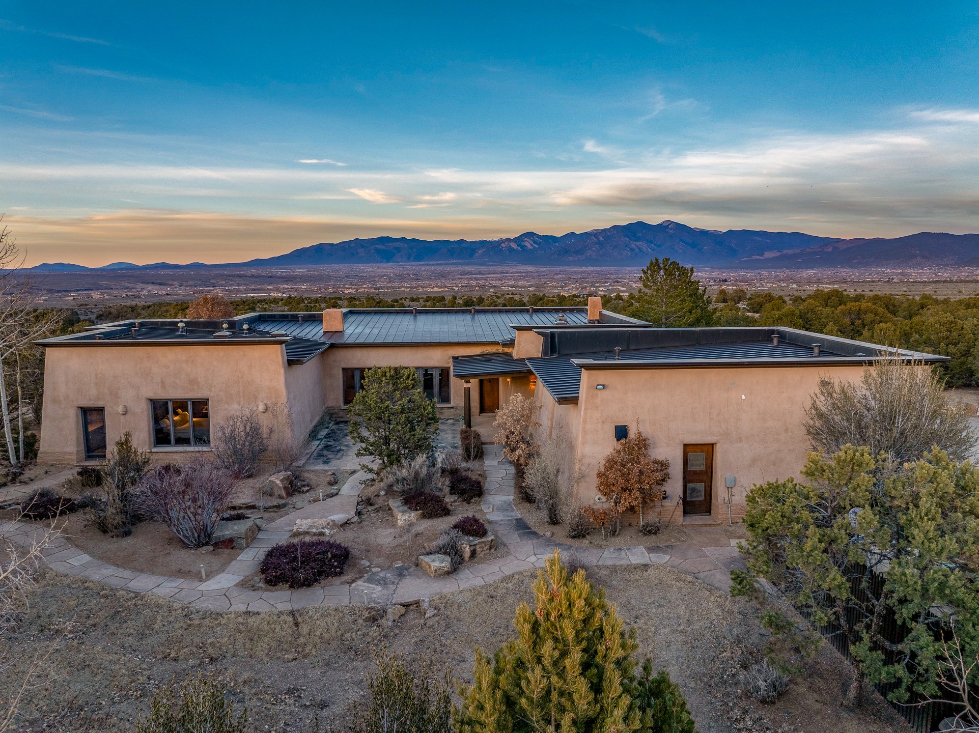 128 Outlaw Trail, Ranchos de Taos, New Mexico image 42