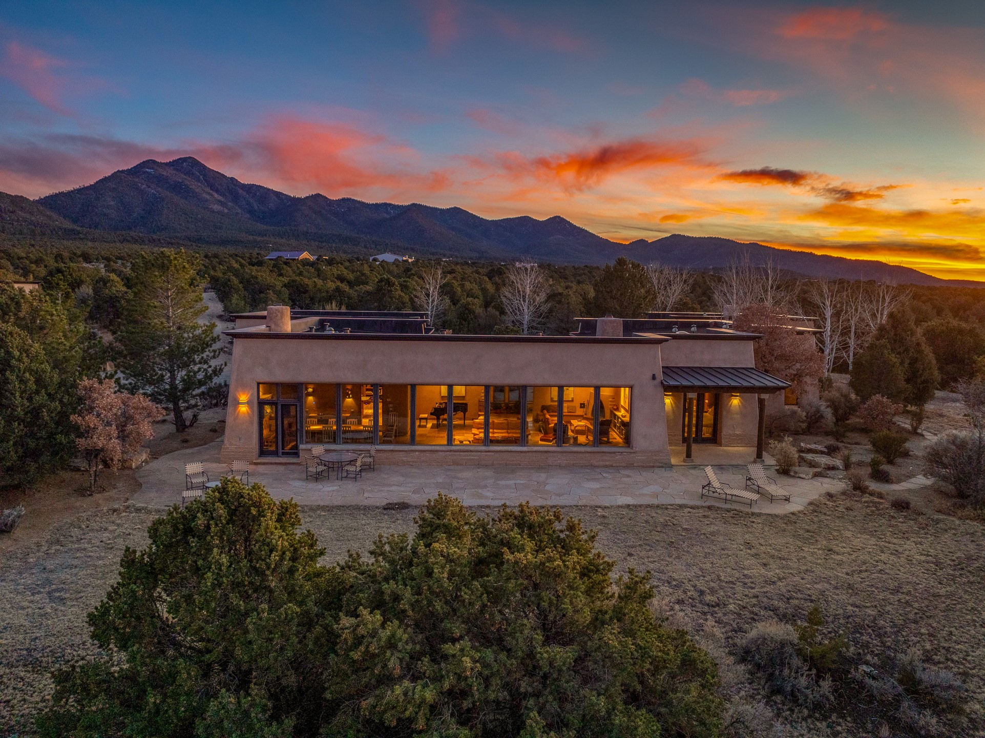 128 Outlaw Trail, Ranchos de Taos, New Mexico image 1