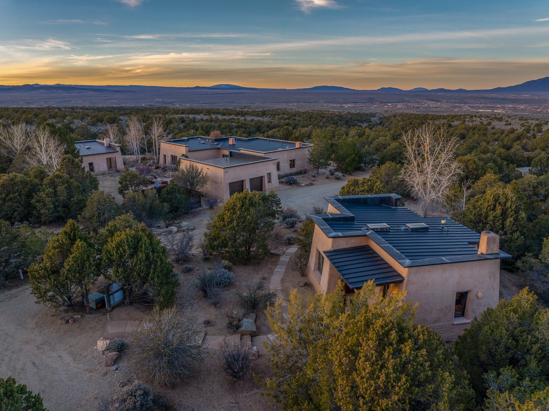 128 Outlaw Trail, Ranchos de Taos, New Mexico image 41