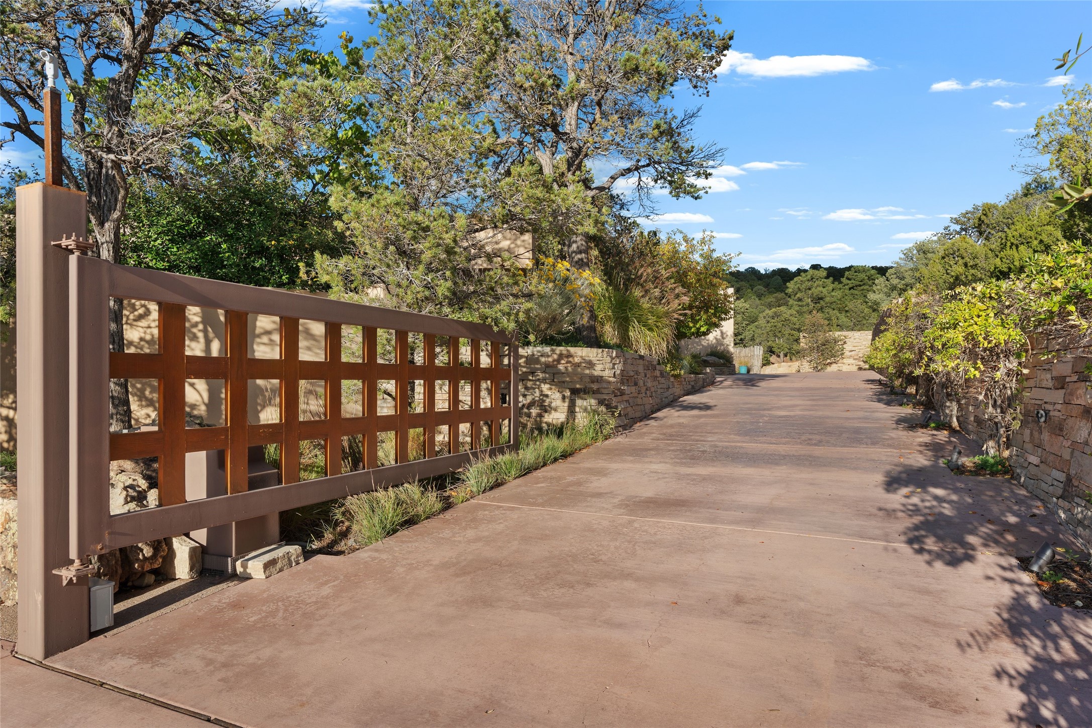 1056 Sierra Del Norte