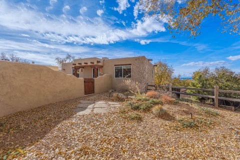 Homes For Sale - 2070 Calle Contento<br/> Santa Fe County, Santa Fe, NM 87505