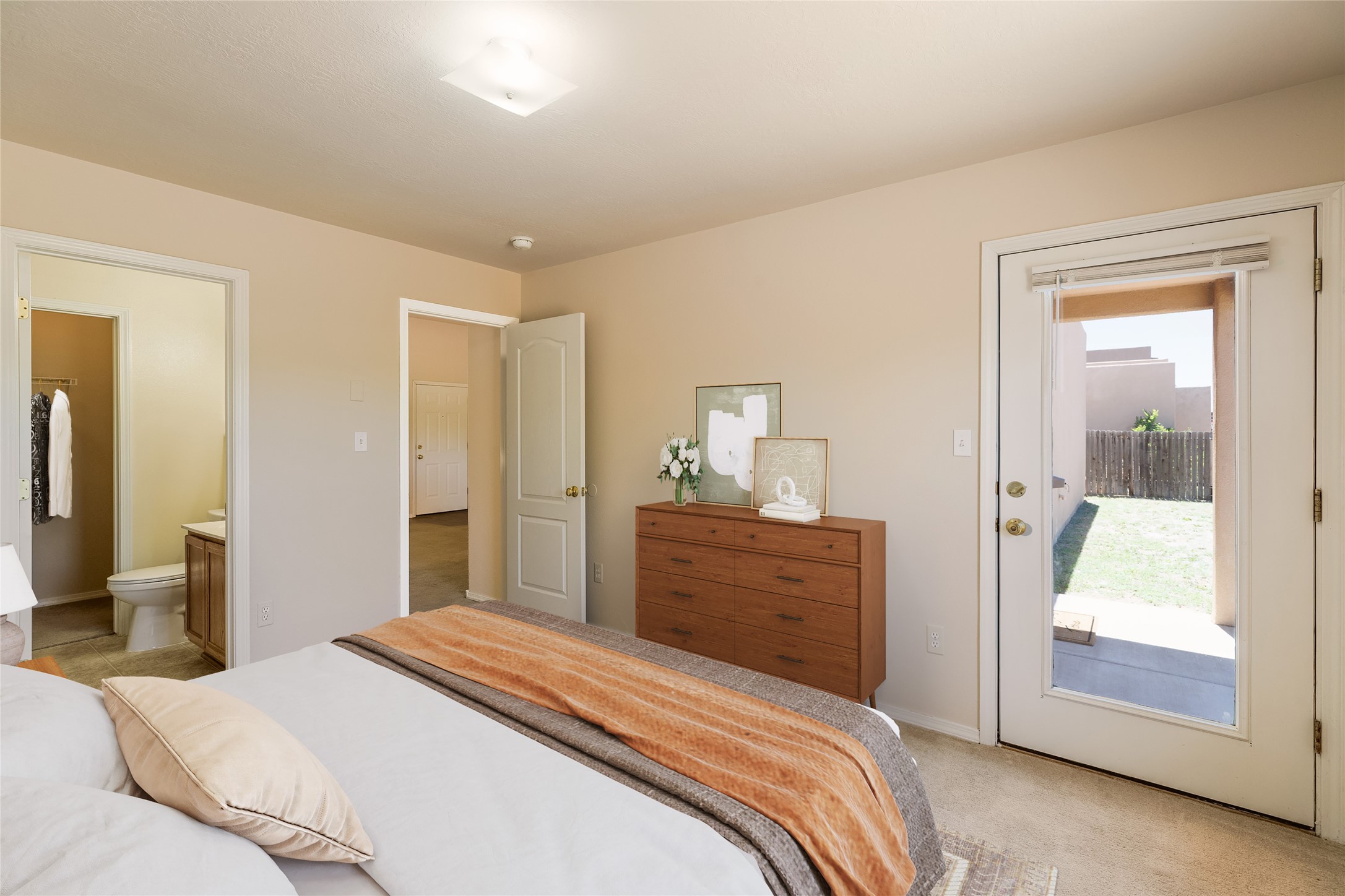 Santa Fe, New Mexico 87507, United States, 3 Bedrooms Bedrooms, ,2 BathroomsBathrooms,Residential,Pending,134265