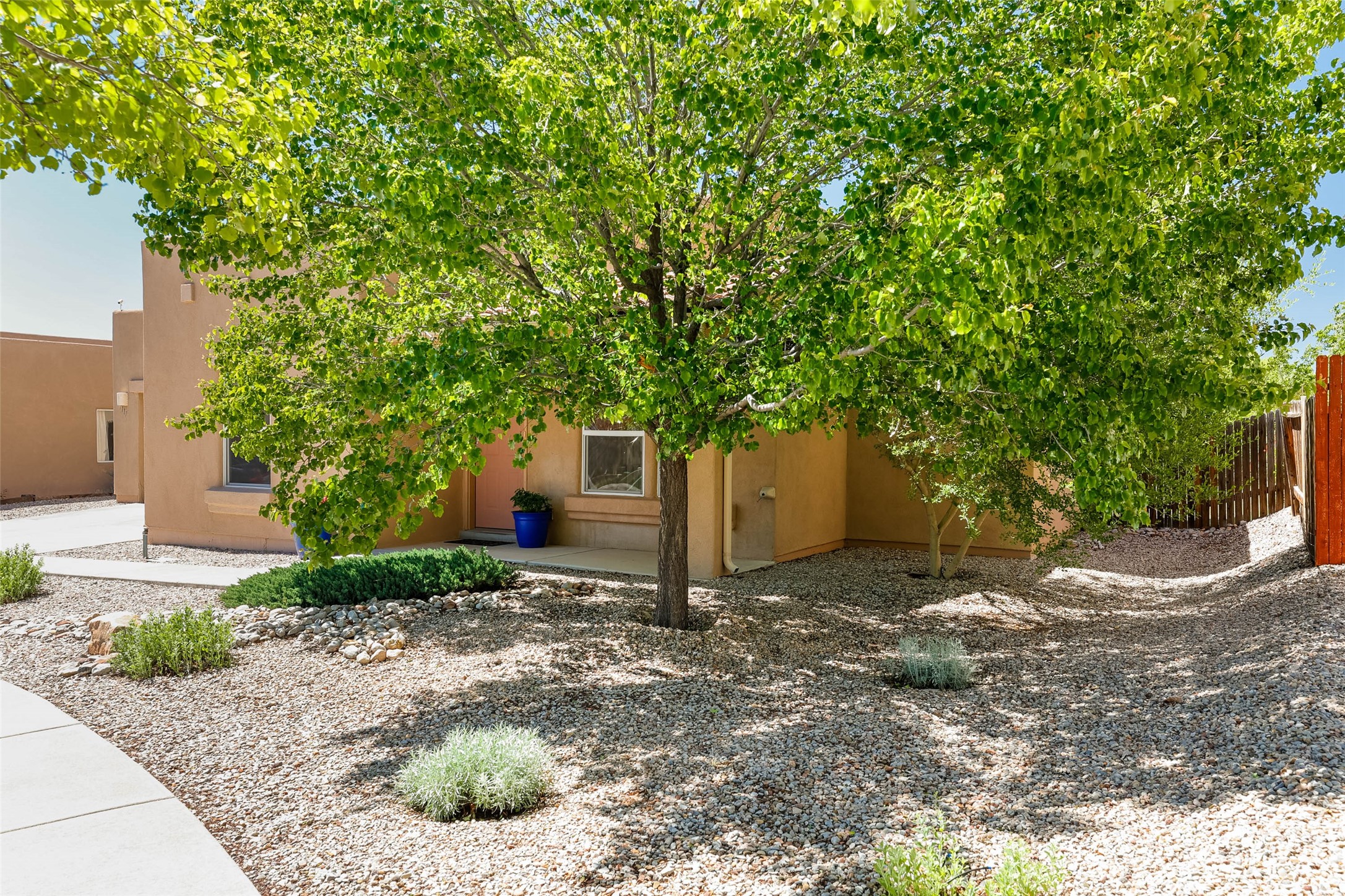 Santa Fe, New Mexico 87507, United States, 3 Bedrooms Bedrooms, ,2 BathroomsBathrooms,Residential,Pending,134265