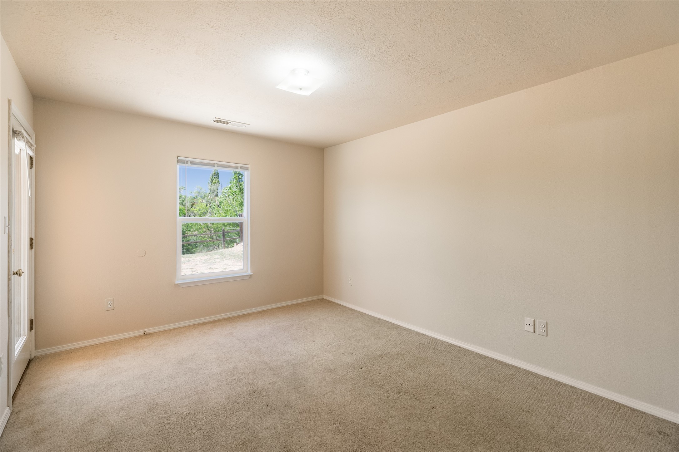 Santa Fe, New Mexico 87507, United States, 3 Bedrooms Bedrooms, ,2 BathroomsBathrooms,Residential,Pending,134265