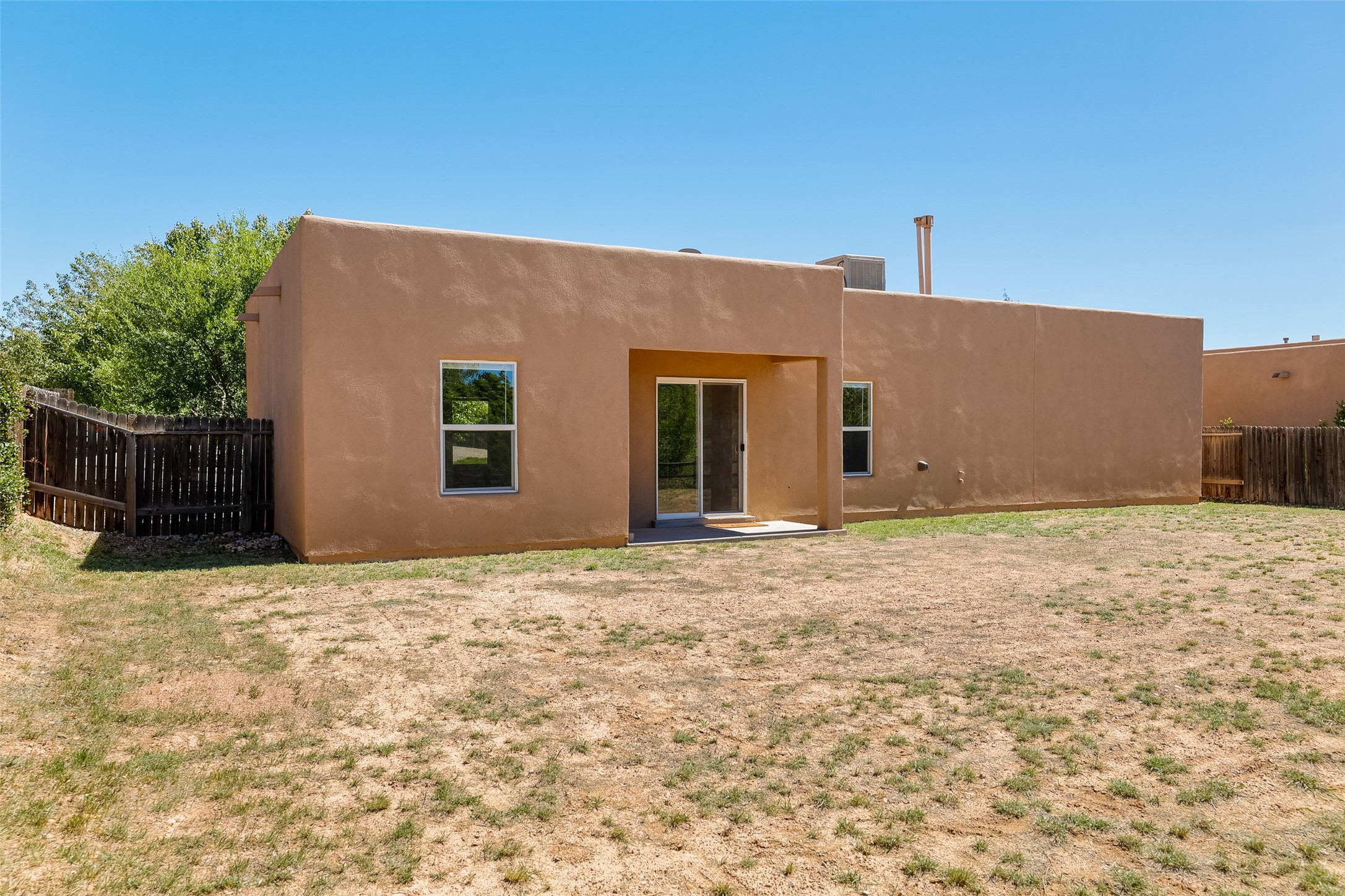 Santa Fe, New Mexico 87507, United States, 3 Bedrooms Bedrooms, ,2 BathroomsBathrooms,Residential,Pending,134265