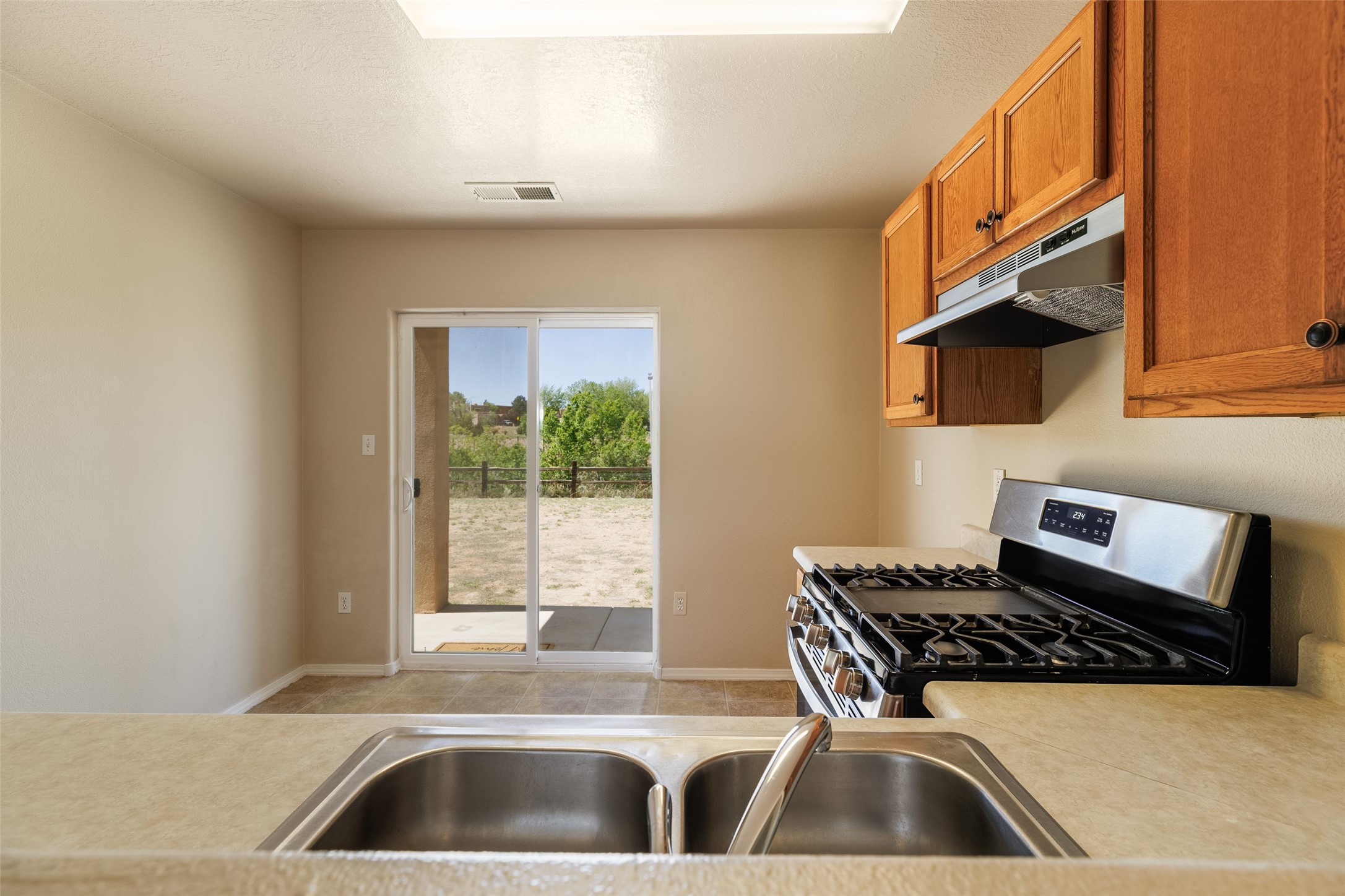 Santa Fe, New Mexico 87507, United States, 3 Bedrooms Bedrooms, ,2 BathroomsBathrooms,Residential,Pending,134265