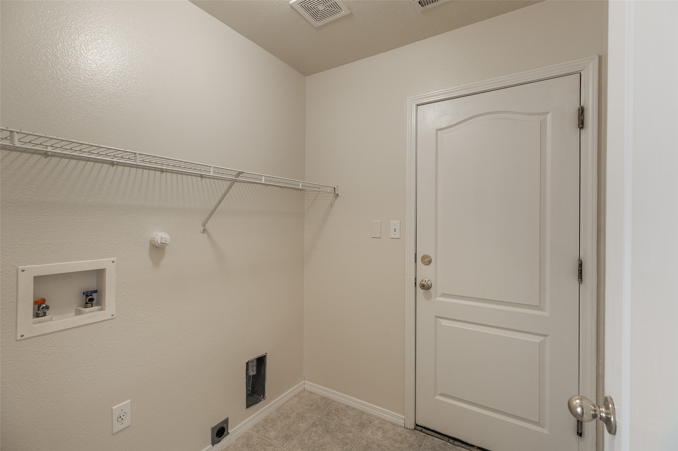 Santa Fe, New Mexico 87507, United States, 3 Bedrooms Bedrooms, ,2 BathroomsBathrooms,Residential,Pending,134265