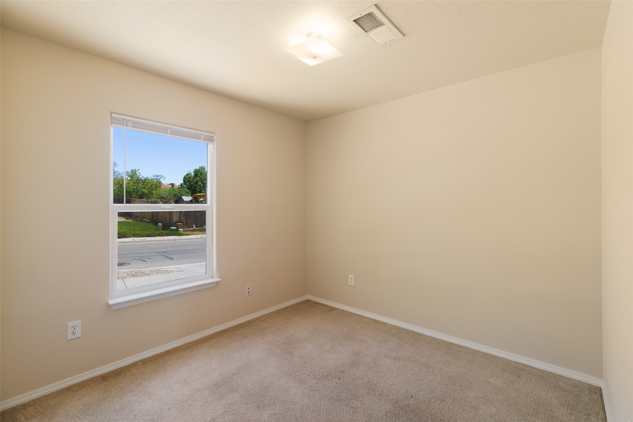 Santa Fe, New Mexico 87507, United States, 3 Bedrooms Bedrooms, ,2 BathroomsBathrooms,Residential,Pending,134265