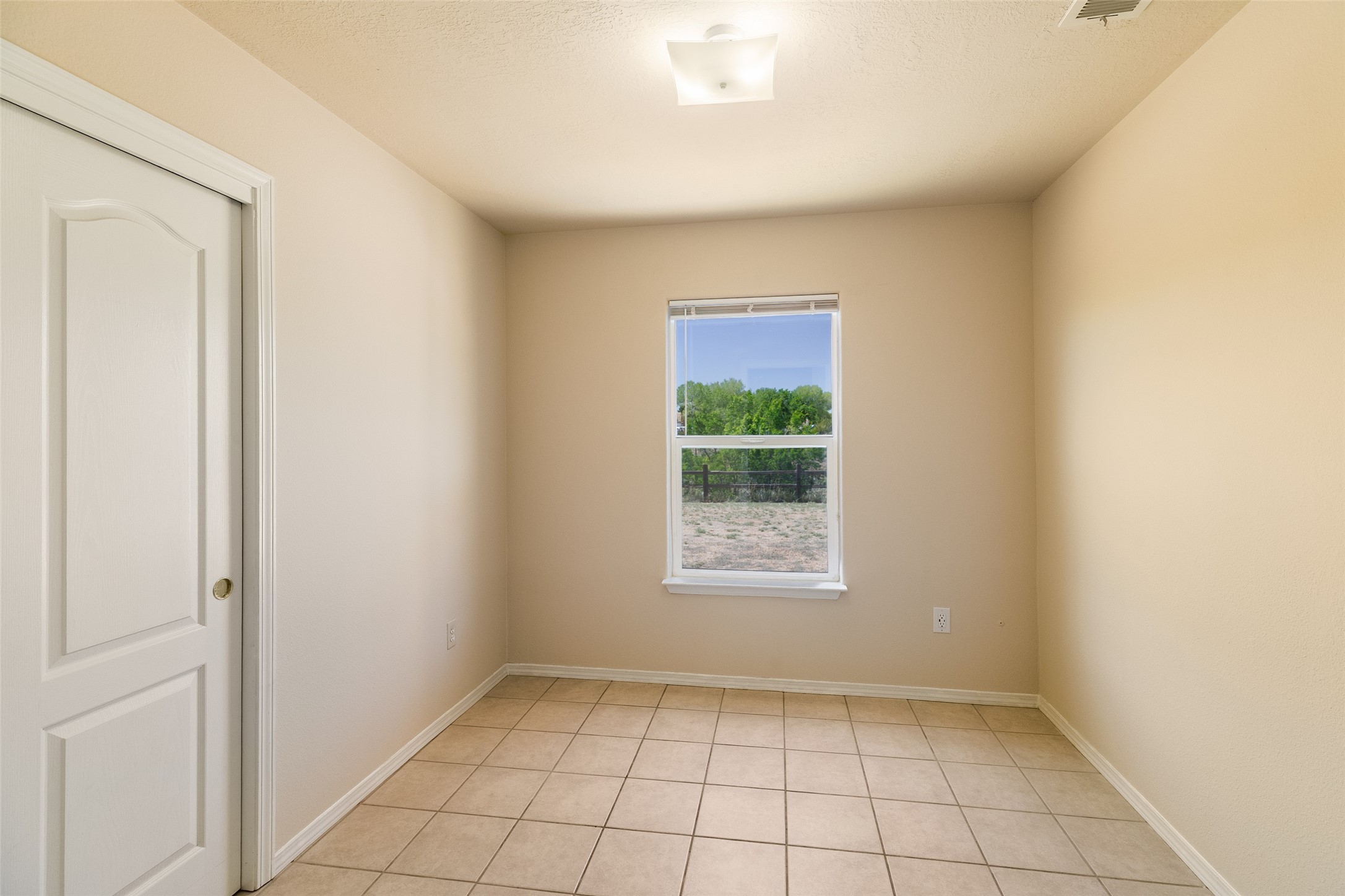 Santa Fe, New Mexico 87507, United States, 3 Bedrooms Bedrooms, ,2 BathroomsBathrooms,Residential,Pending,134265