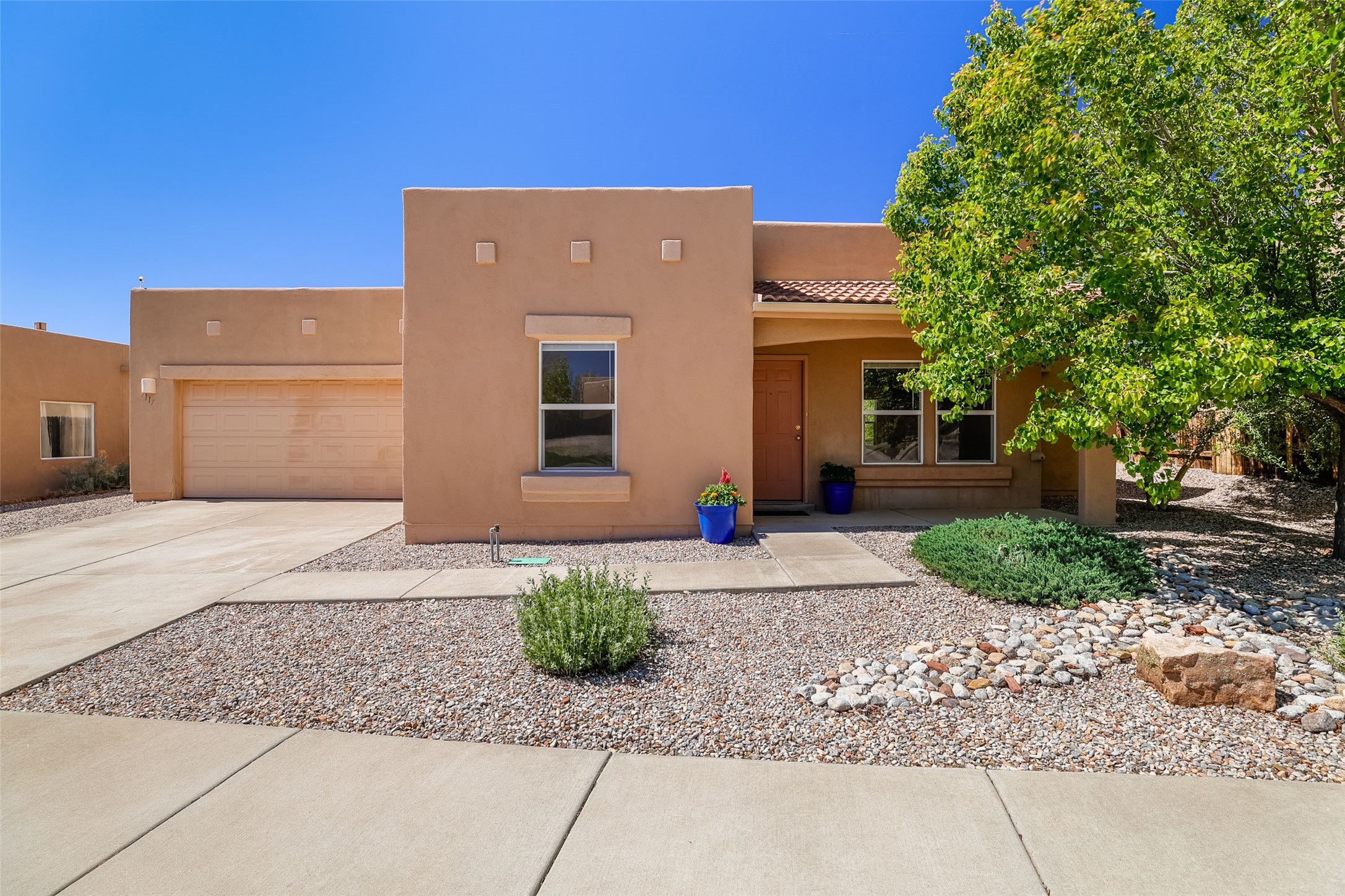 Santa Fe, New Mexico 87507, United States, 3 Bedrooms Bedrooms, ,2 BathroomsBathrooms,Residential,Pending,134265
