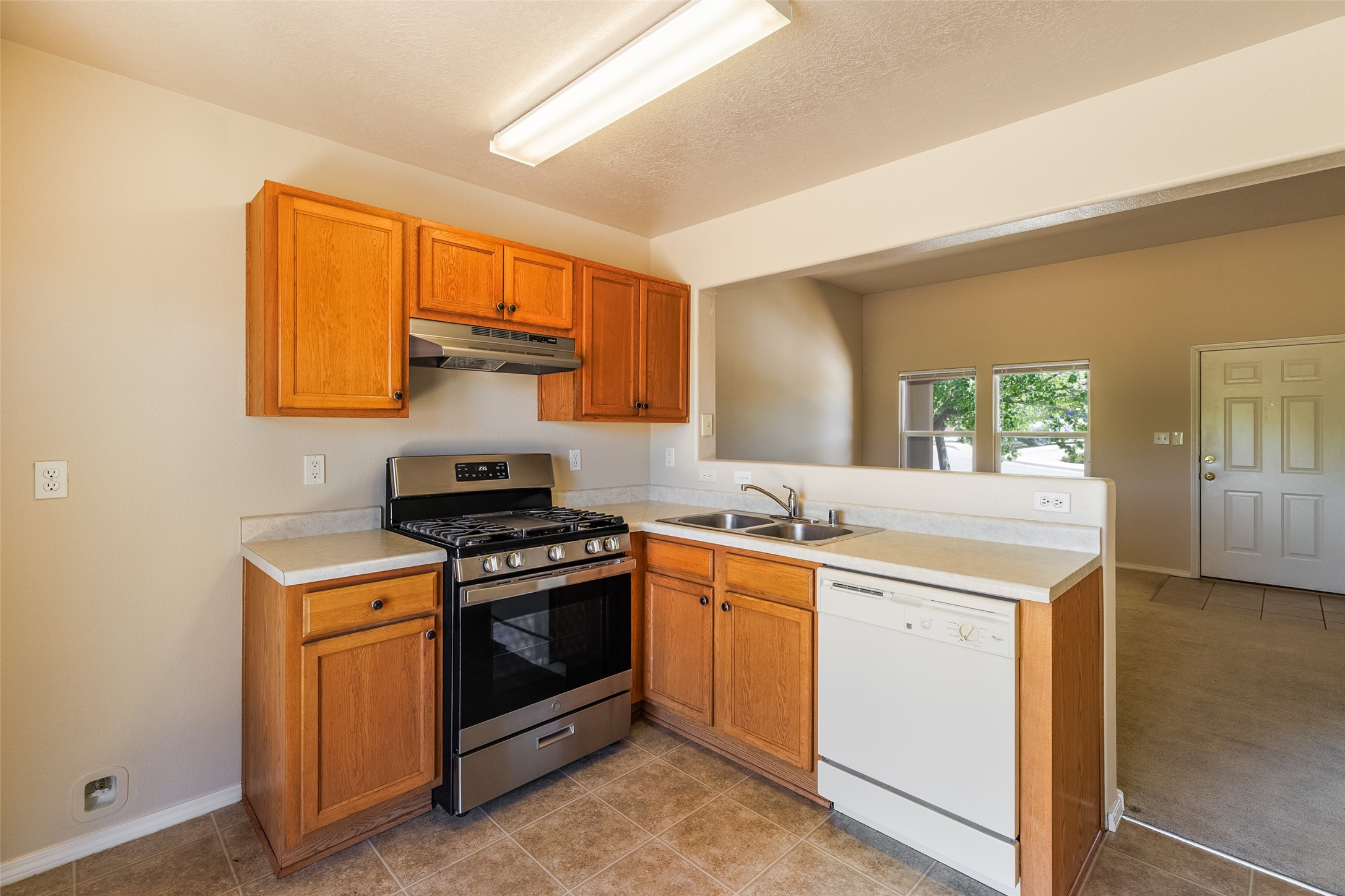 Santa Fe, New Mexico 87507, United States, 3 Bedrooms Bedrooms, ,2 BathroomsBathrooms,Residential,Pending,134265