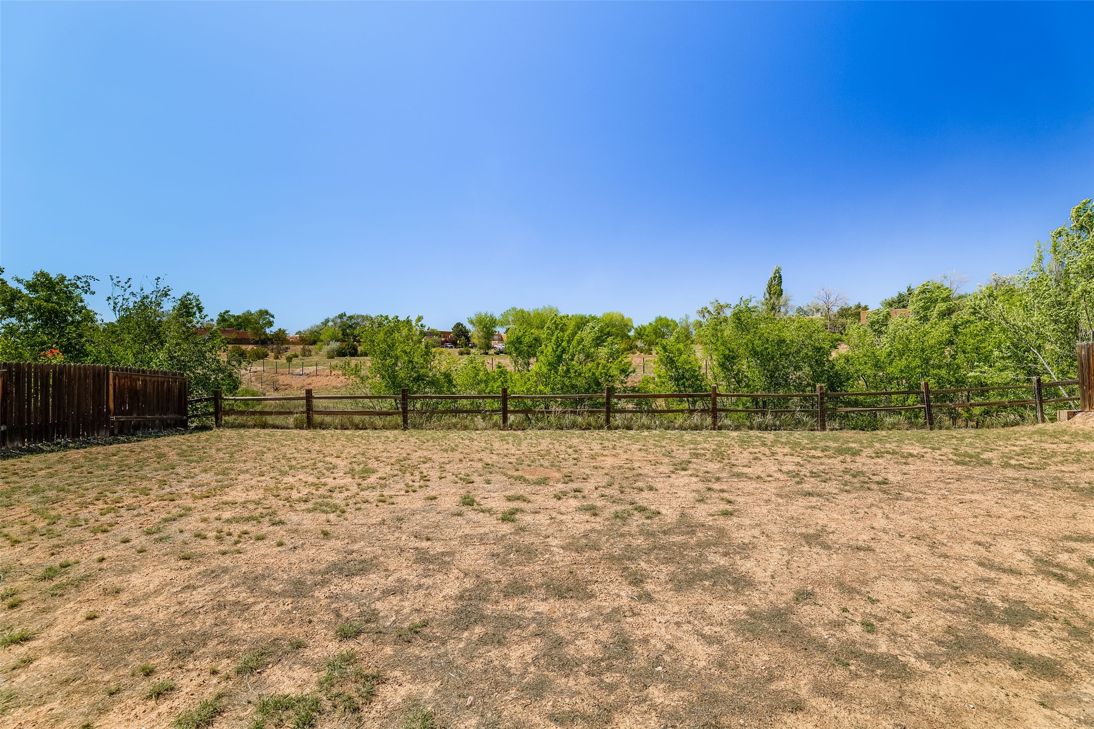 Santa Fe, New Mexico 87507, United States, 3 Bedrooms Bedrooms, ,2 BathroomsBathrooms,Residential,Pending,134265