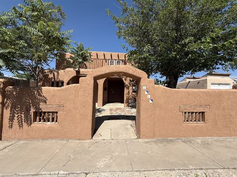 Homes For Sale - 1010 Camino Del Gusto<br/> Santa Fe, NM 87507