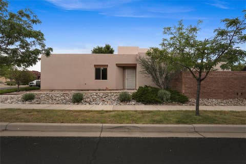 Townhouse For Sale - 42 Victorio Peak<br/> Santa Fe County, Santa Fe, NM 87508