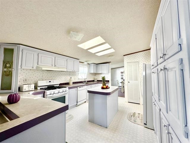 Ojo Sarco, New Mexico 97521, United States, 3 Bedrooms Bedrooms, ,3 BathroomsBathrooms,Residential,Active,68778