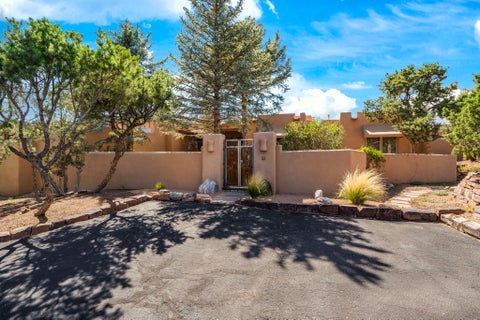 Homes For Sale - 25 Bluestem Drive<br/> Santa Fe, NM 87506