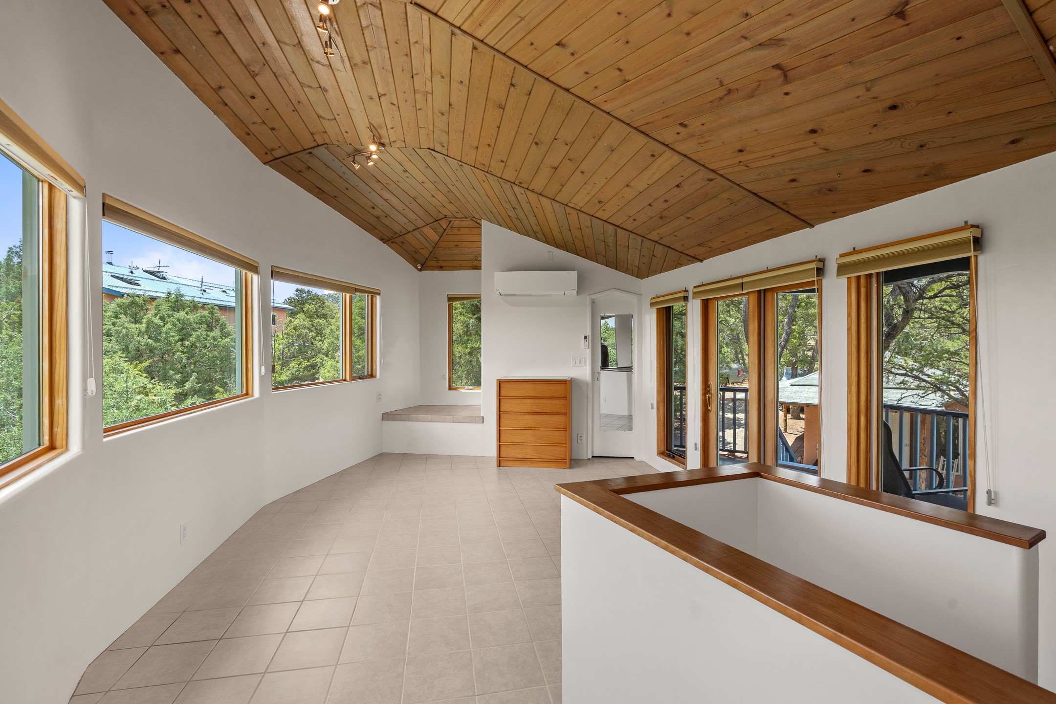 Santa Fe, New Mexico 87505, United States, 4 Bedrooms Bedrooms, ,4 BathroomsBathrooms,Residential,Active,146806