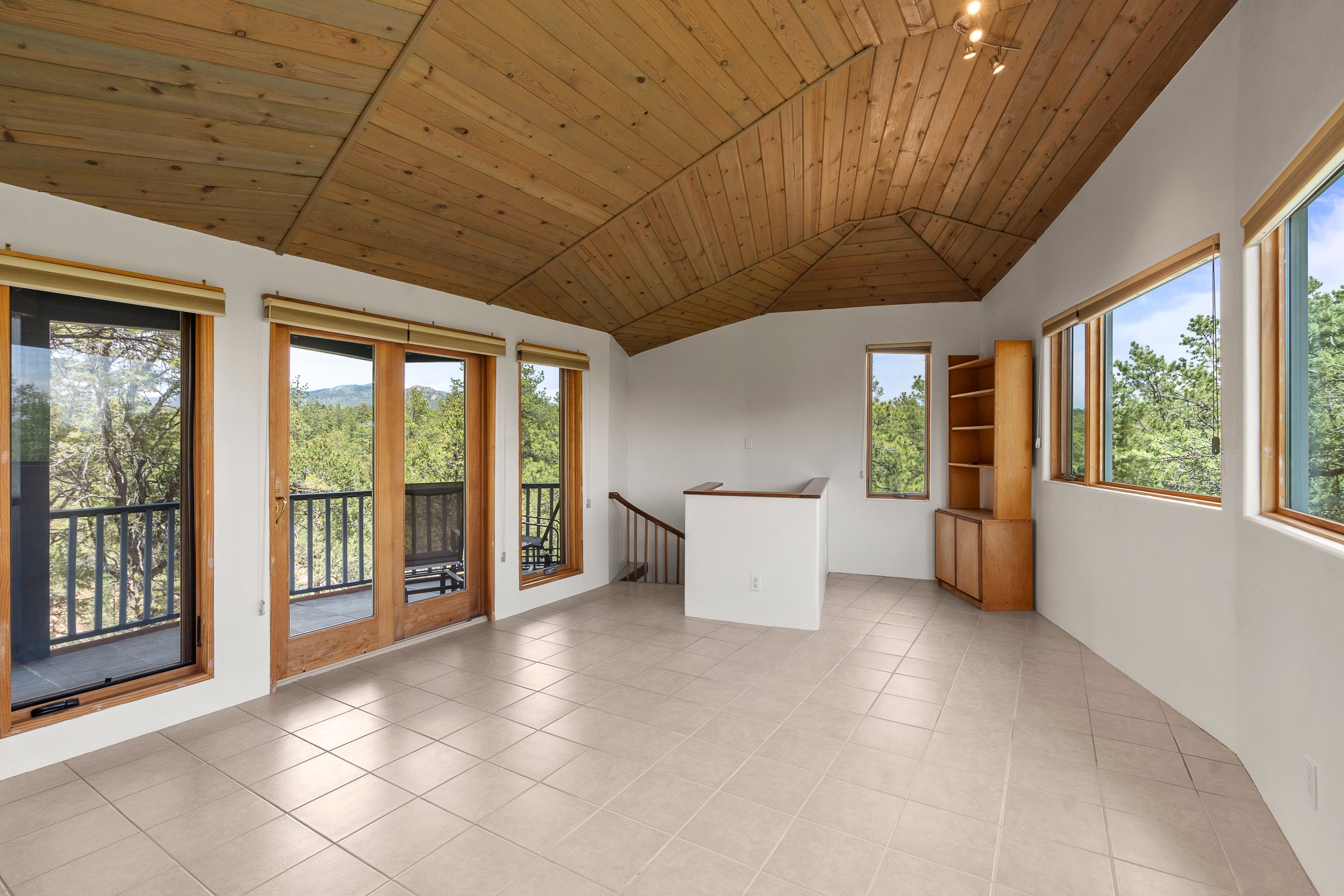 Santa Fe, New Mexico 87505, United States, 4 Bedrooms Bedrooms, ,4 BathroomsBathrooms,Residential,Active,146806