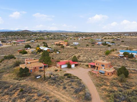 Photo of 3 Apache Rd Rd, Santa Fe, NM 87508 (MLS # 202601605)