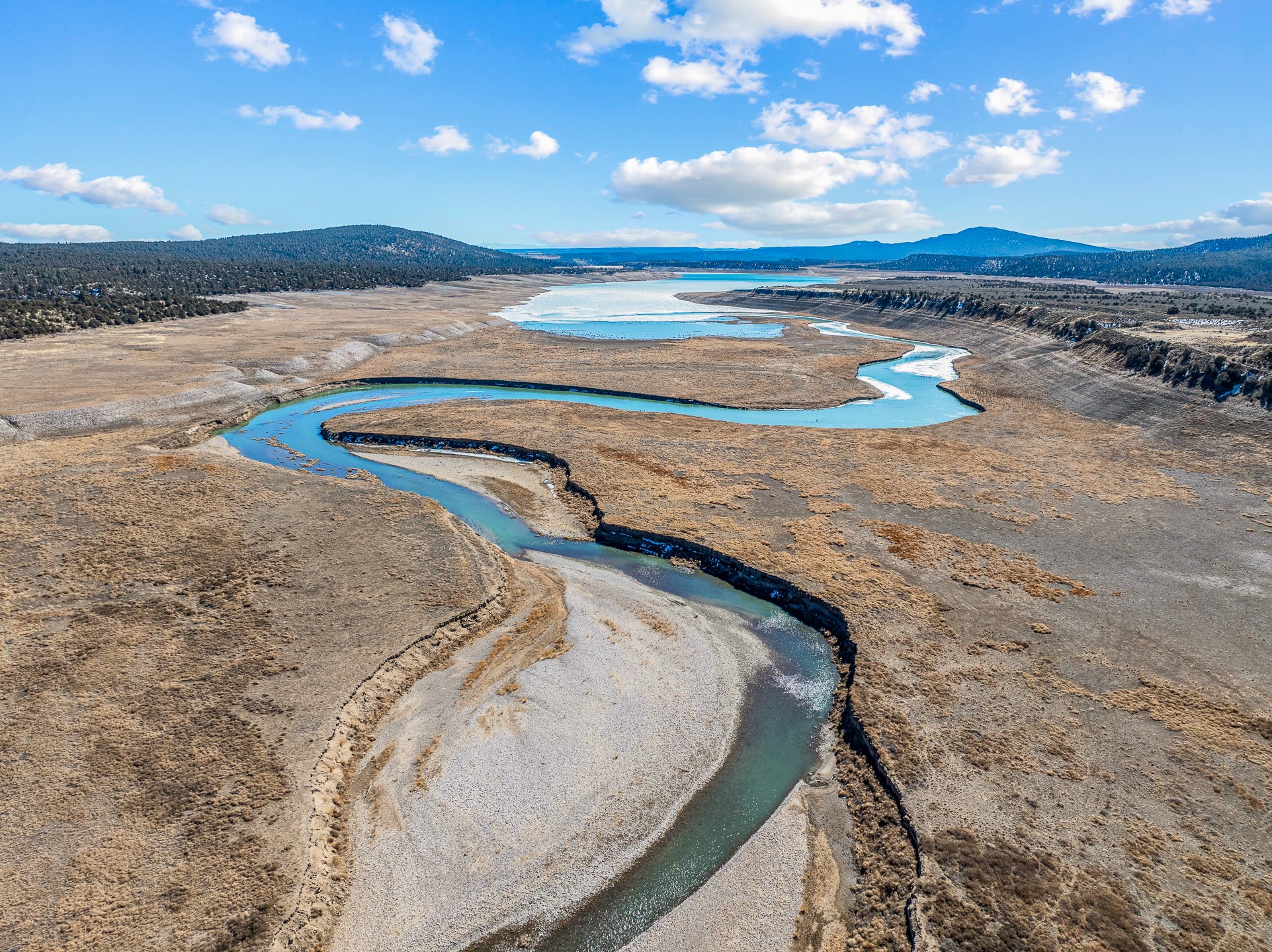 Los Ojos, New Mexico 87551, United States, 4 Bedrooms Bedrooms, ,3 BathroomsBathrooms,Residential,Active,89015