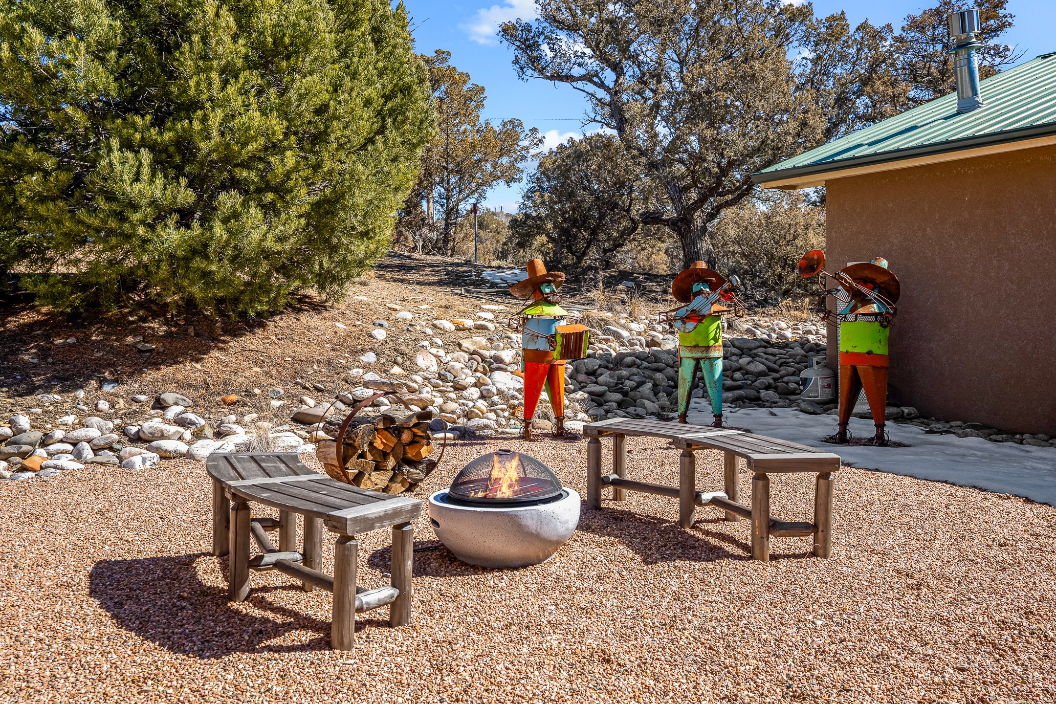 Los Ojos, New Mexico 87551, United States, 4 Bedrooms Bedrooms, ,3 BathroomsBathrooms,Residential,Active,89015