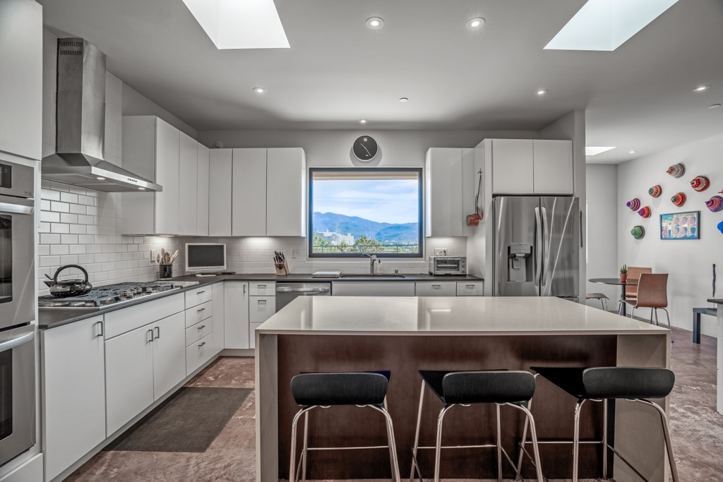 Santa Fe, New Mexico 87506, United States, 2 Bedrooms Bedrooms, ,2 BathroomsBathrooms,Residential,Pending,63391