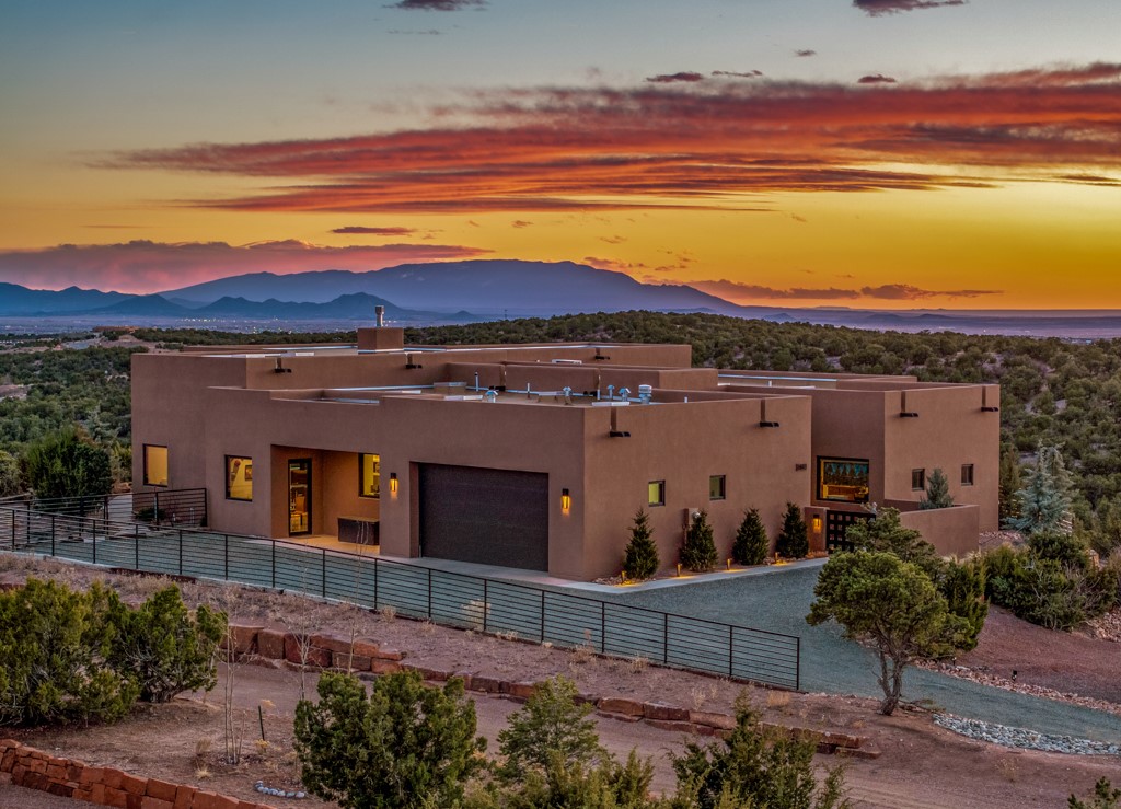 Santa Fe, New Mexico 87506, United States, 2 Bedrooms Bedrooms, ,2 BathroomsBathrooms,Residential,Pending,63391