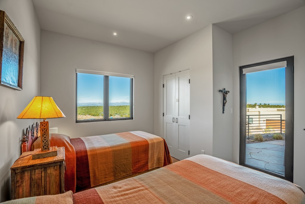 Santa Fe, New Mexico 87506, United States, 2 Bedrooms Bedrooms, ,2 BathroomsBathrooms,Residential,Pending,63391