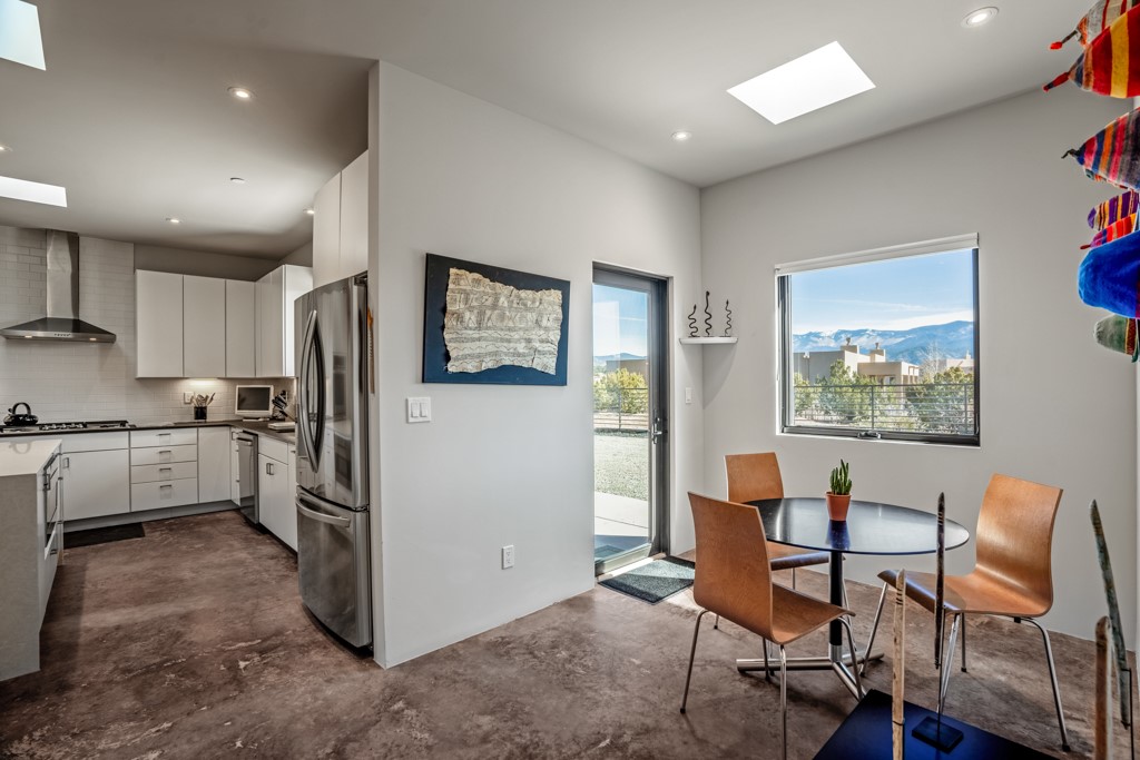 Santa Fe, New Mexico 87506, United States, 2 Bedrooms Bedrooms, ,2 BathroomsBathrooms,Residential,Pending,63391