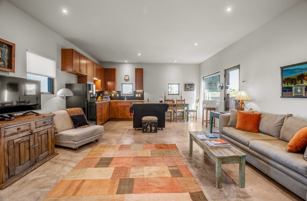 Santa Fe, New Mexico 87506, United States, 2 Bedrooms Bedrooms, ,2 BathroomsBathrooms,Residential,Pending,63391