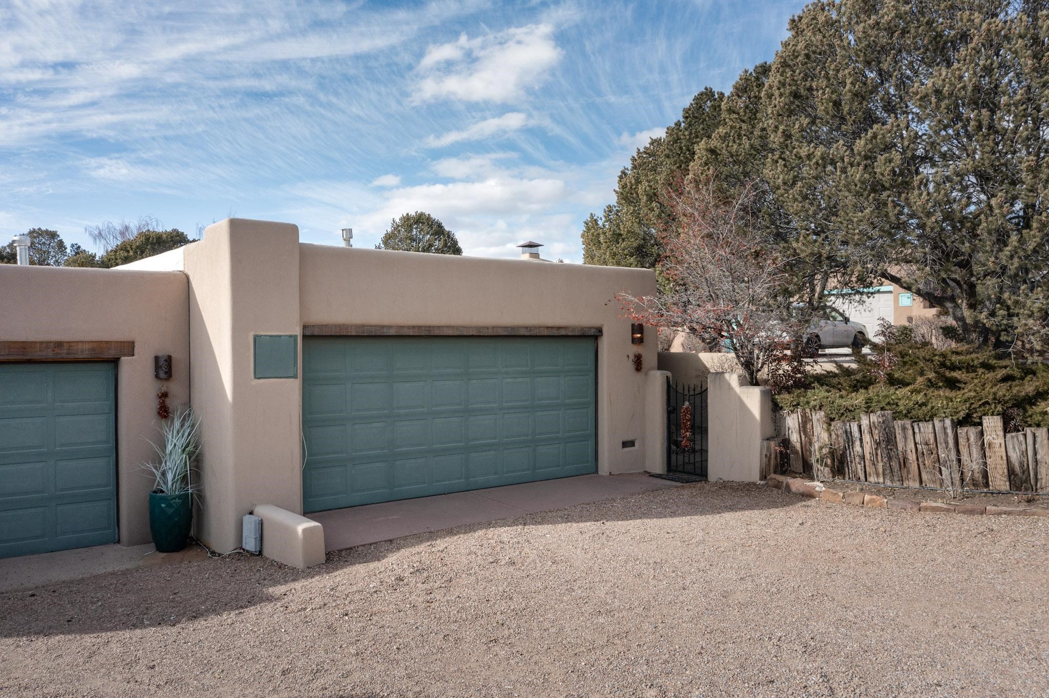 957 Los Lovatos Road, Santa Fe, New Mexico image 2