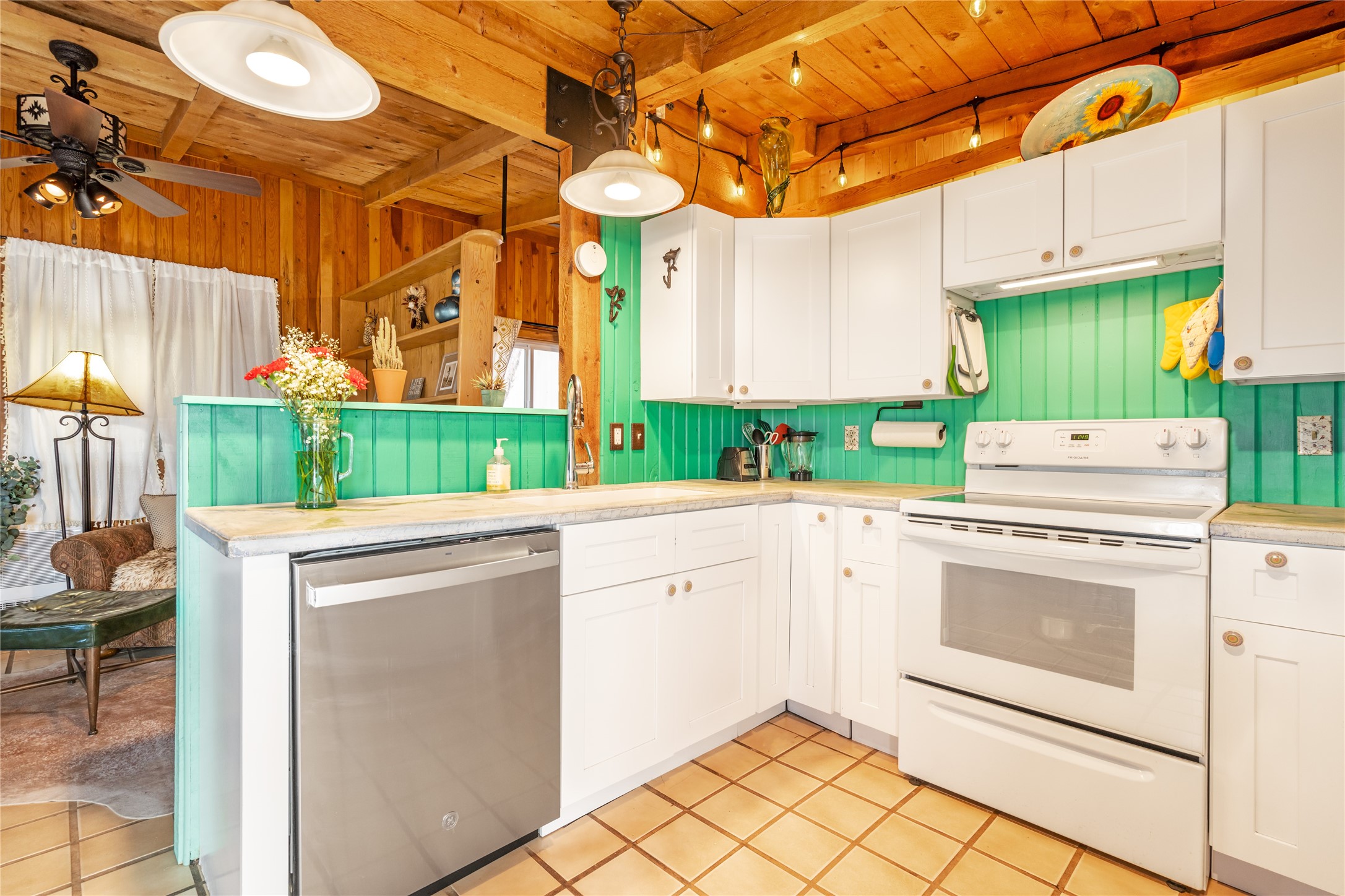 Santa Fe, New Mexico 87507, United States, 1 Bedroom Bedrooms, ,1 BathroomBathrooms,Residential,Pending,89882