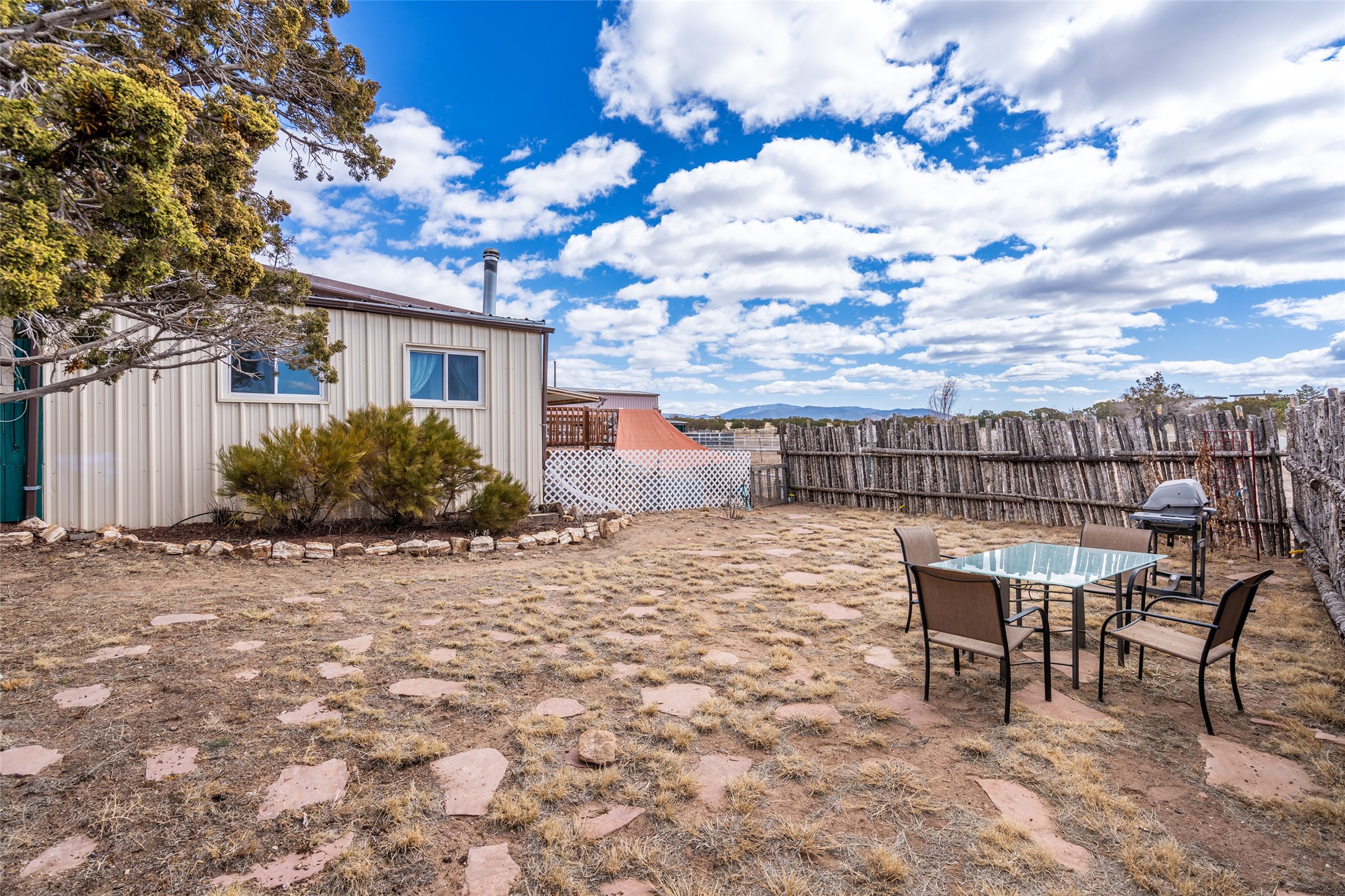 Santa Fe, New Mexico 87507, United States, 1 Bedroom Bedrooms, ,1 BathroomBathrooms,Residential,Pending,89882
