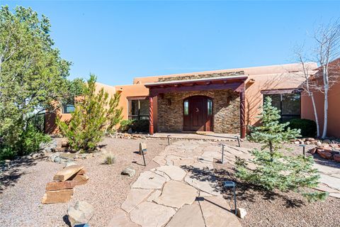 Photo of 25 Buen Pastor, Santa Fe, NM 87508 (MLS # 202601202)