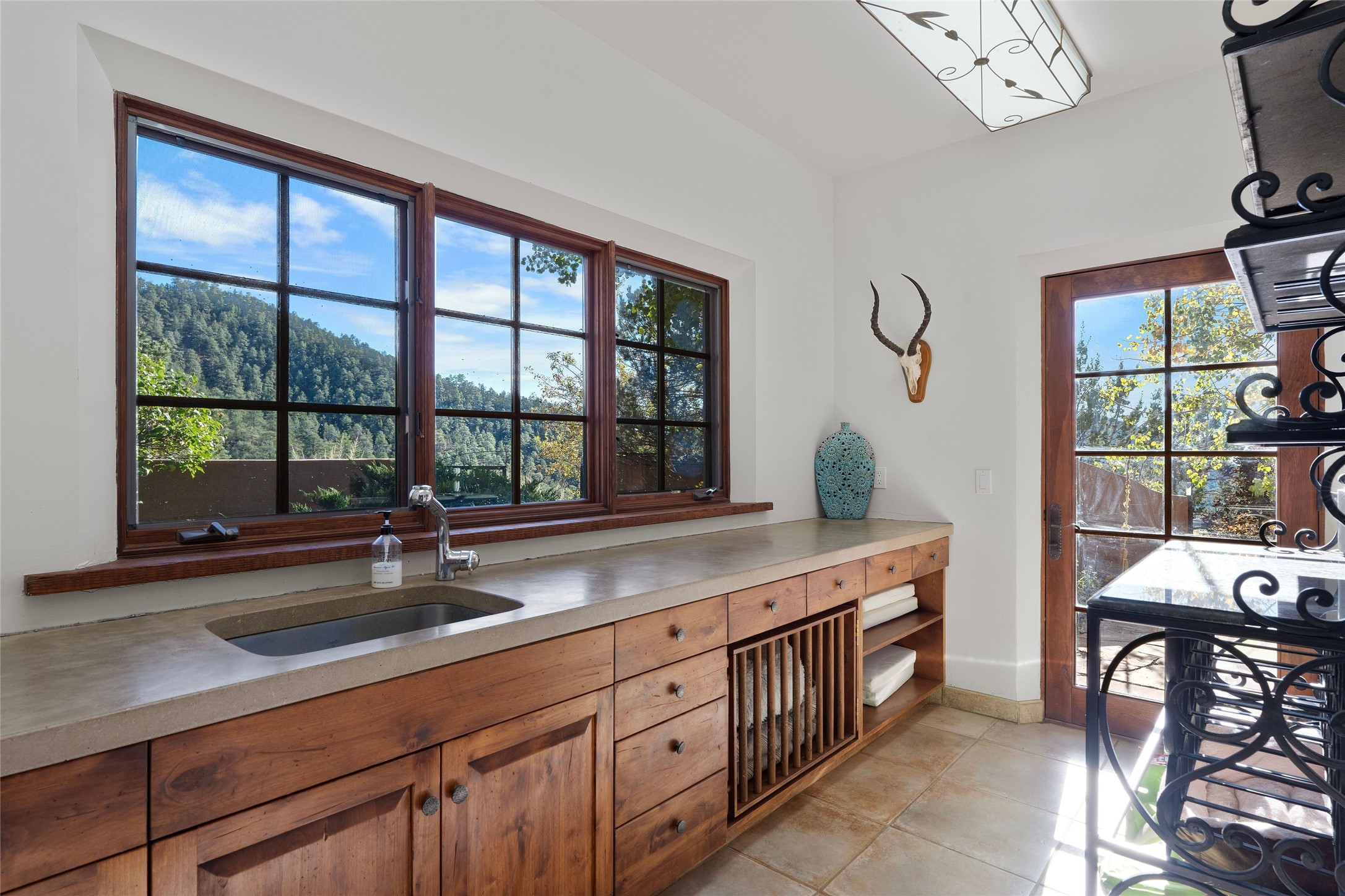 2570 Atalaya Hills Trail, Santa Fe, New Mexico image 30