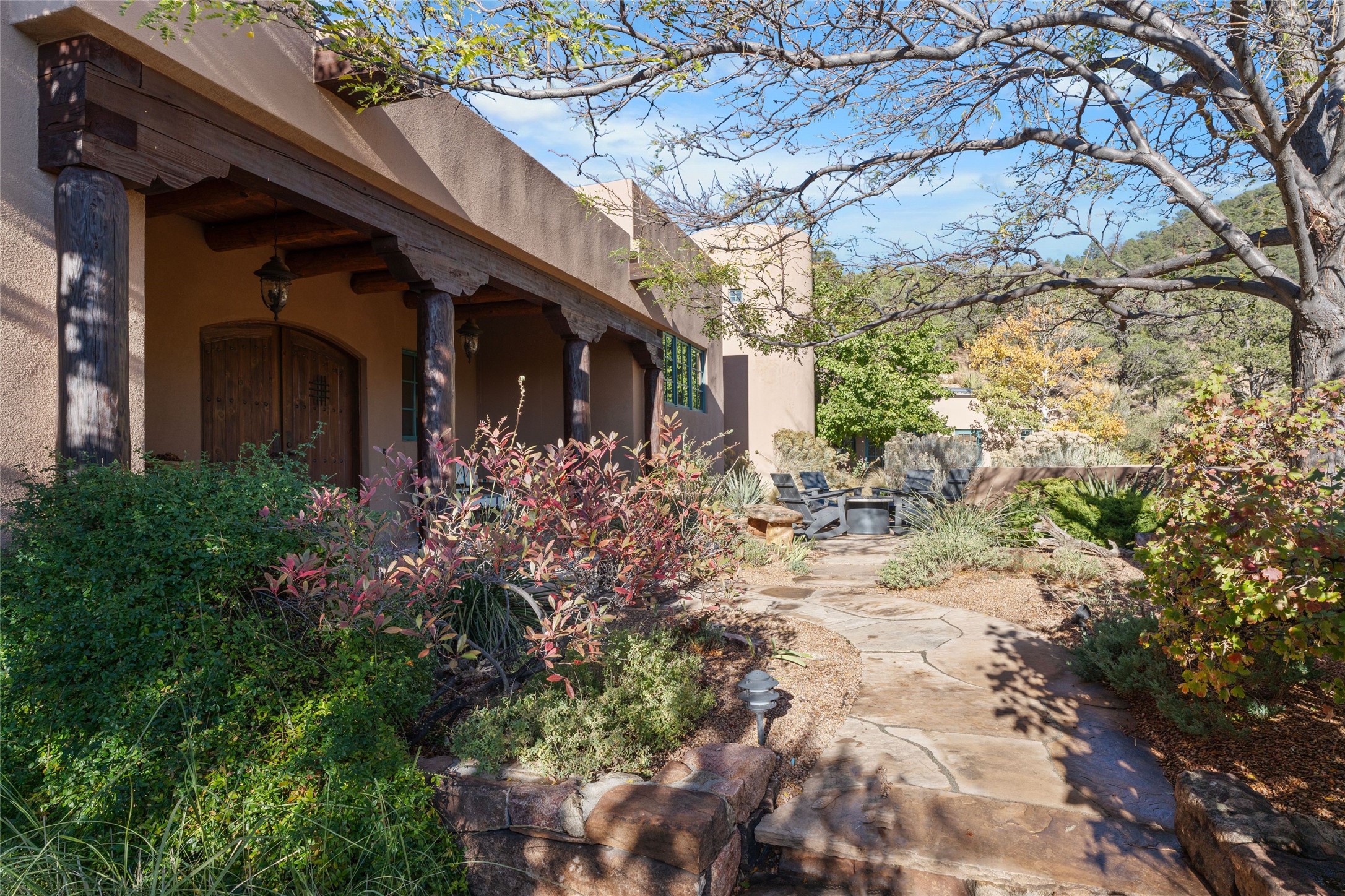 2570 Atalaya Hills Trail, Santa Fe, New Mexico image 3