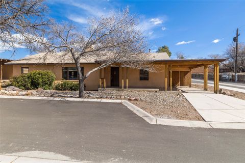 Homes For Sale - 111 Camino Matias<br/> Santa Fe, NM 87501