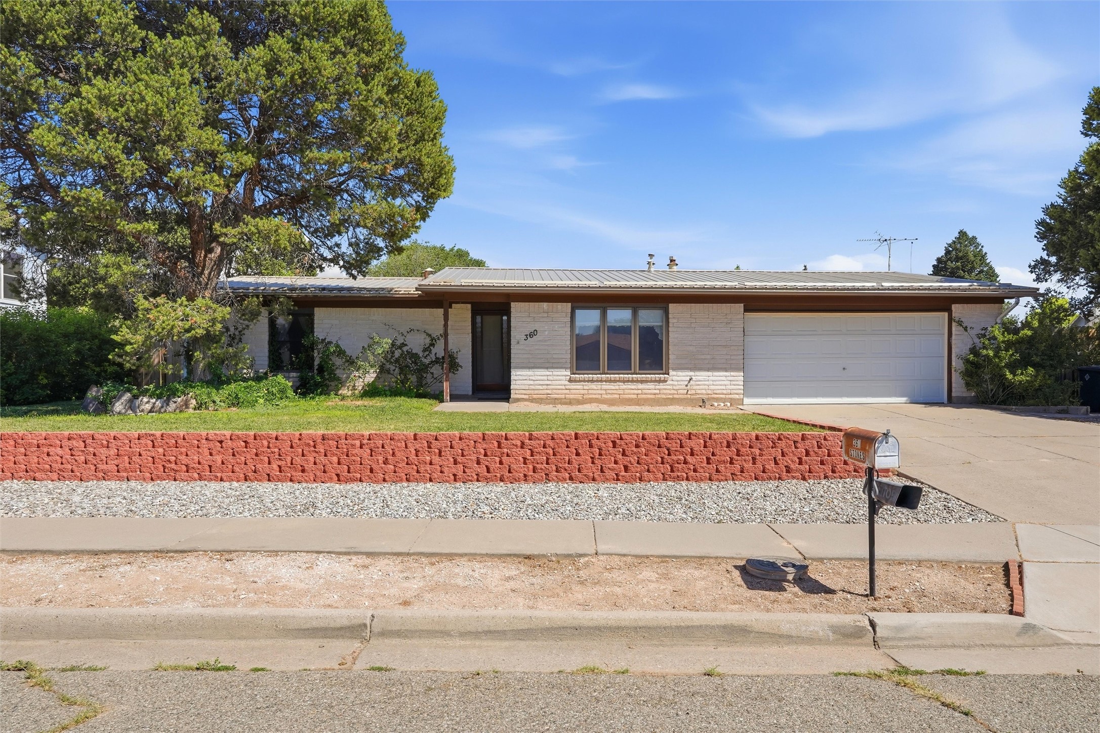 360 Kilby - Photo 2