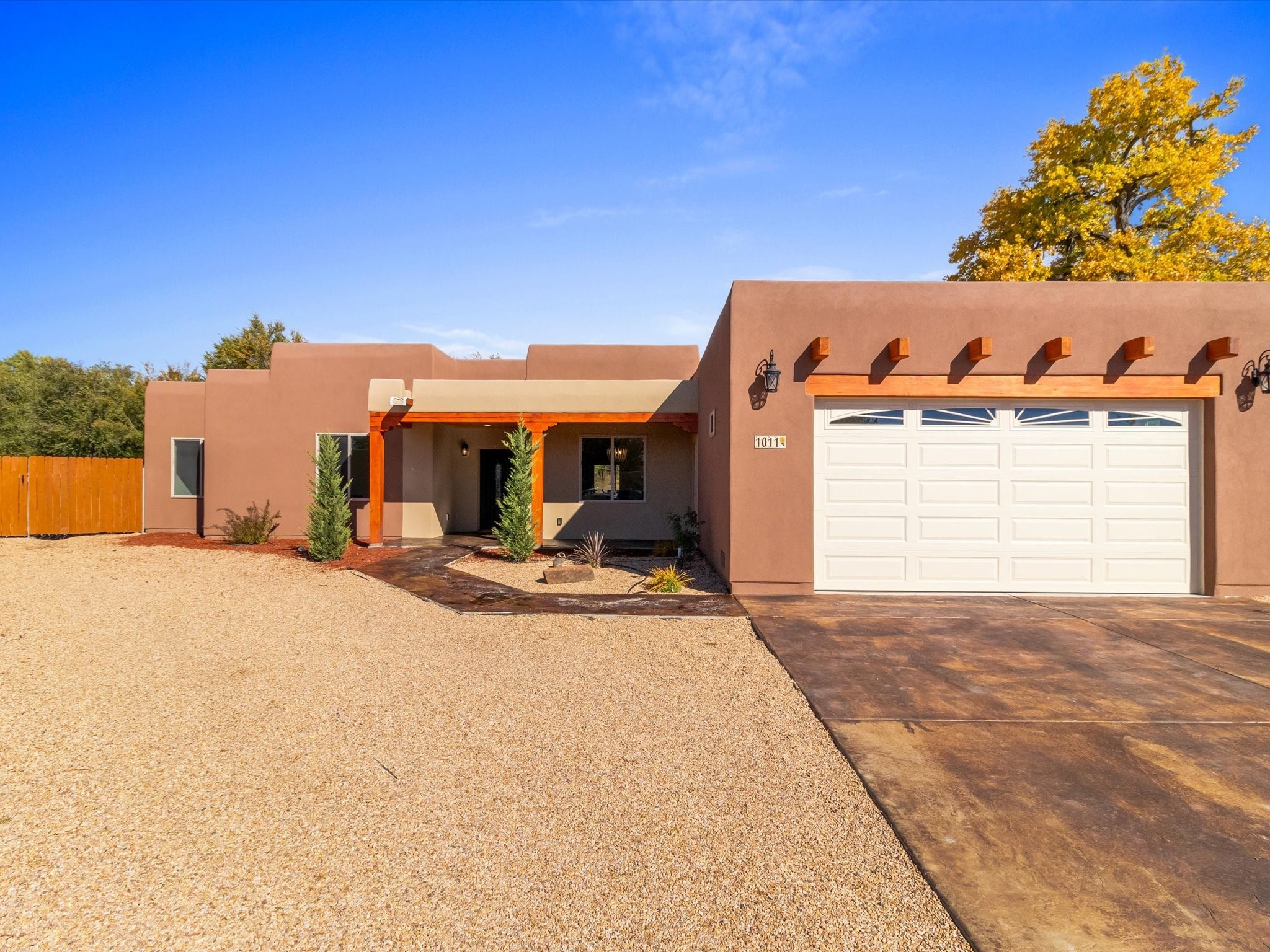 1011 Los Arboles Cir, Espanola, New Mexico image 1