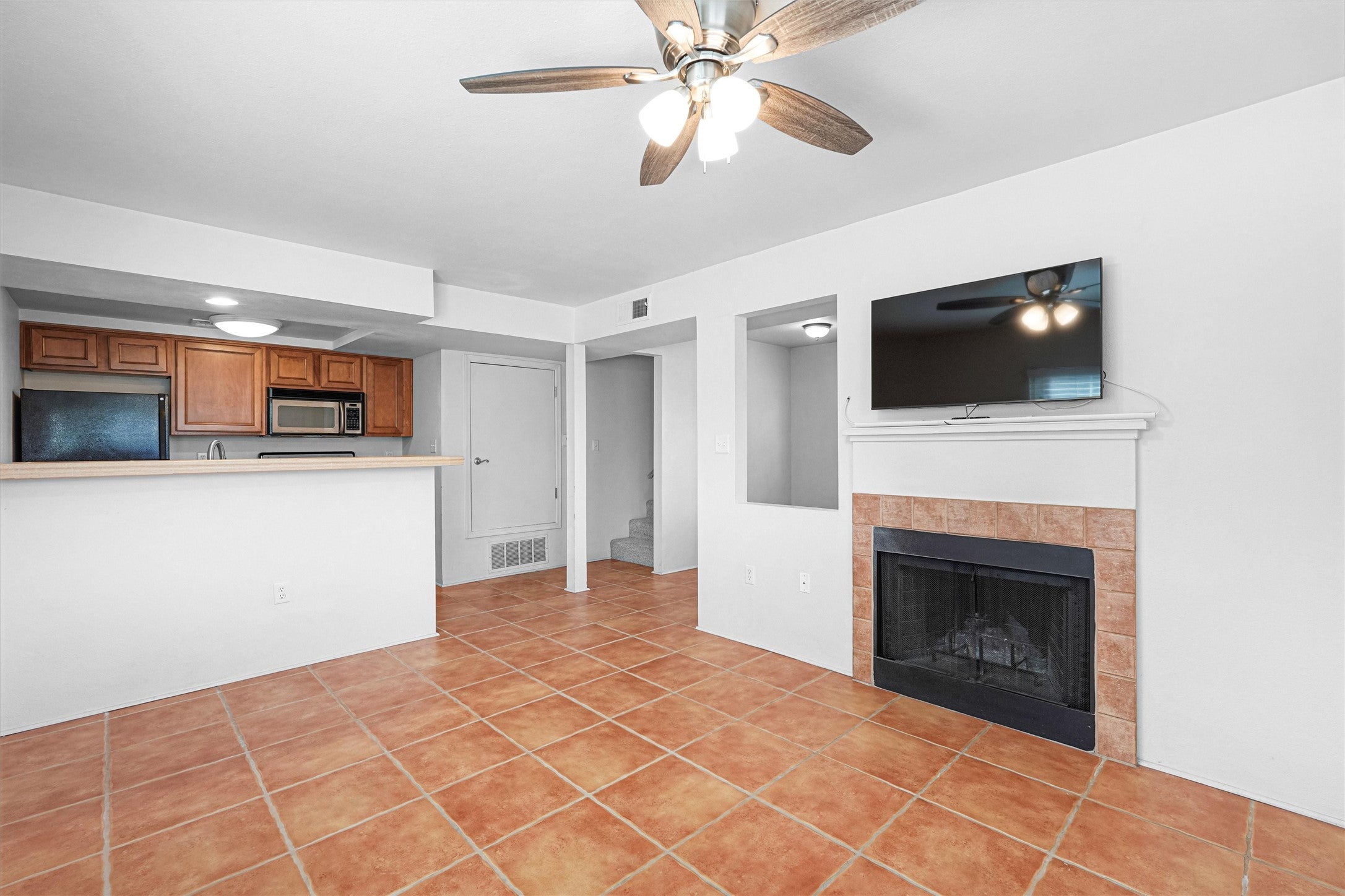 2210 Miguel Chavez Road 111 - Photo 4