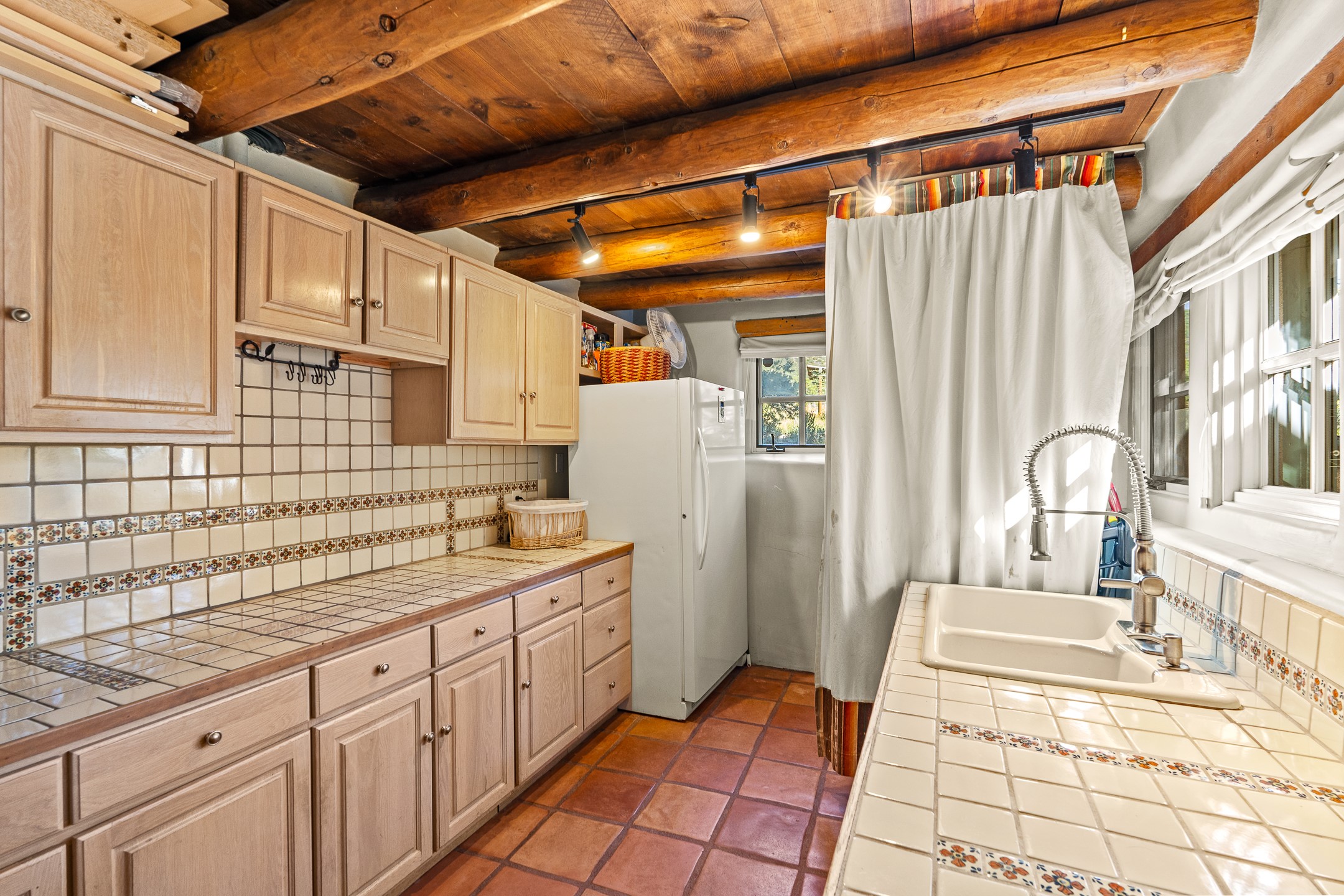 Taos, New Mexico 87571, United States, 4 Bedrooms Bedrooms, ,5 BathroomsBathrooms,Residential,Active,228350