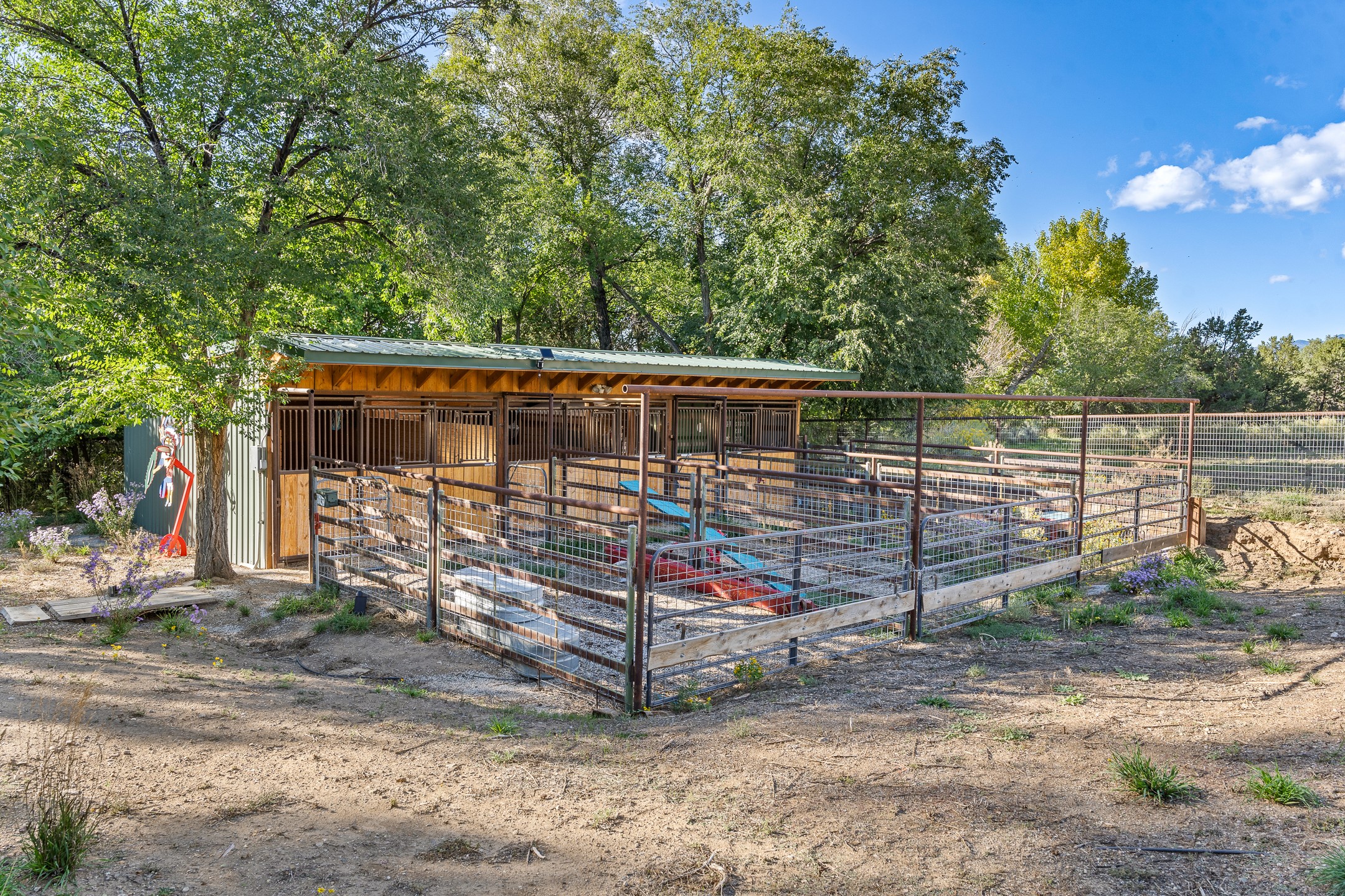 Taos, New Mexico 87571, United States, 4 Bedrooms Bedrooms, ,5 BathroomsBathrooms,Residential,Active,228350